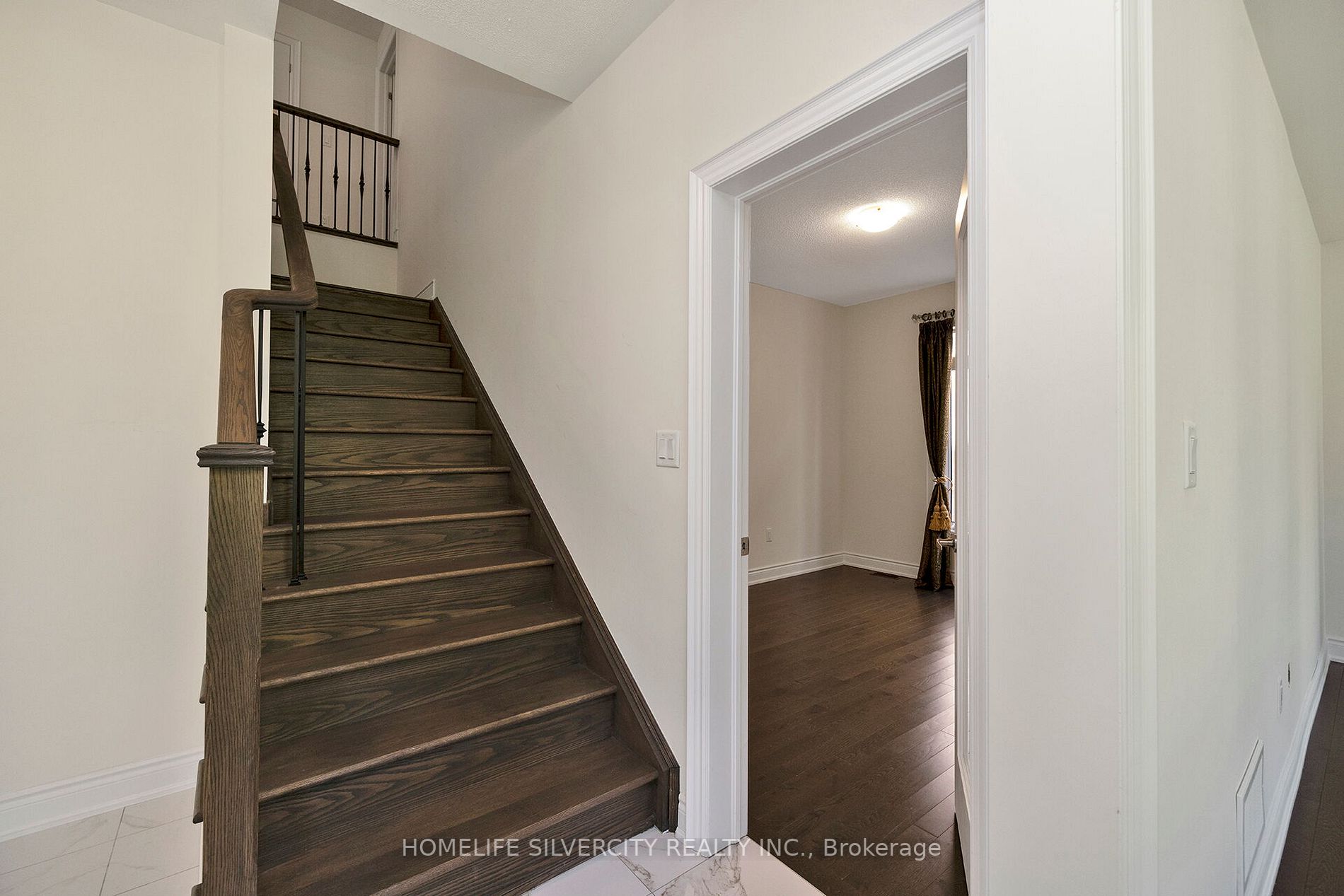 2281 Lozenby St