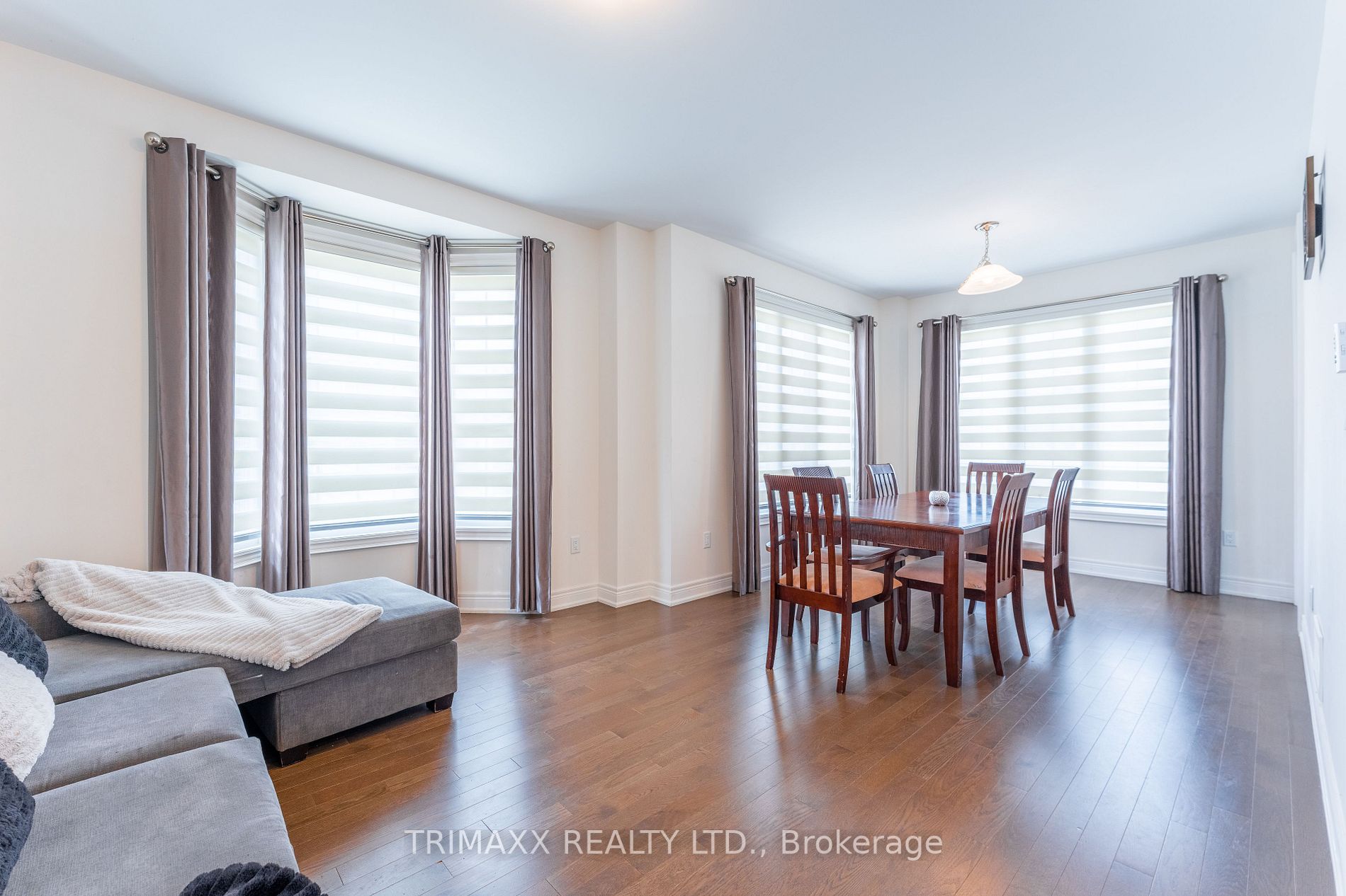 2 Downy Emerald Dr