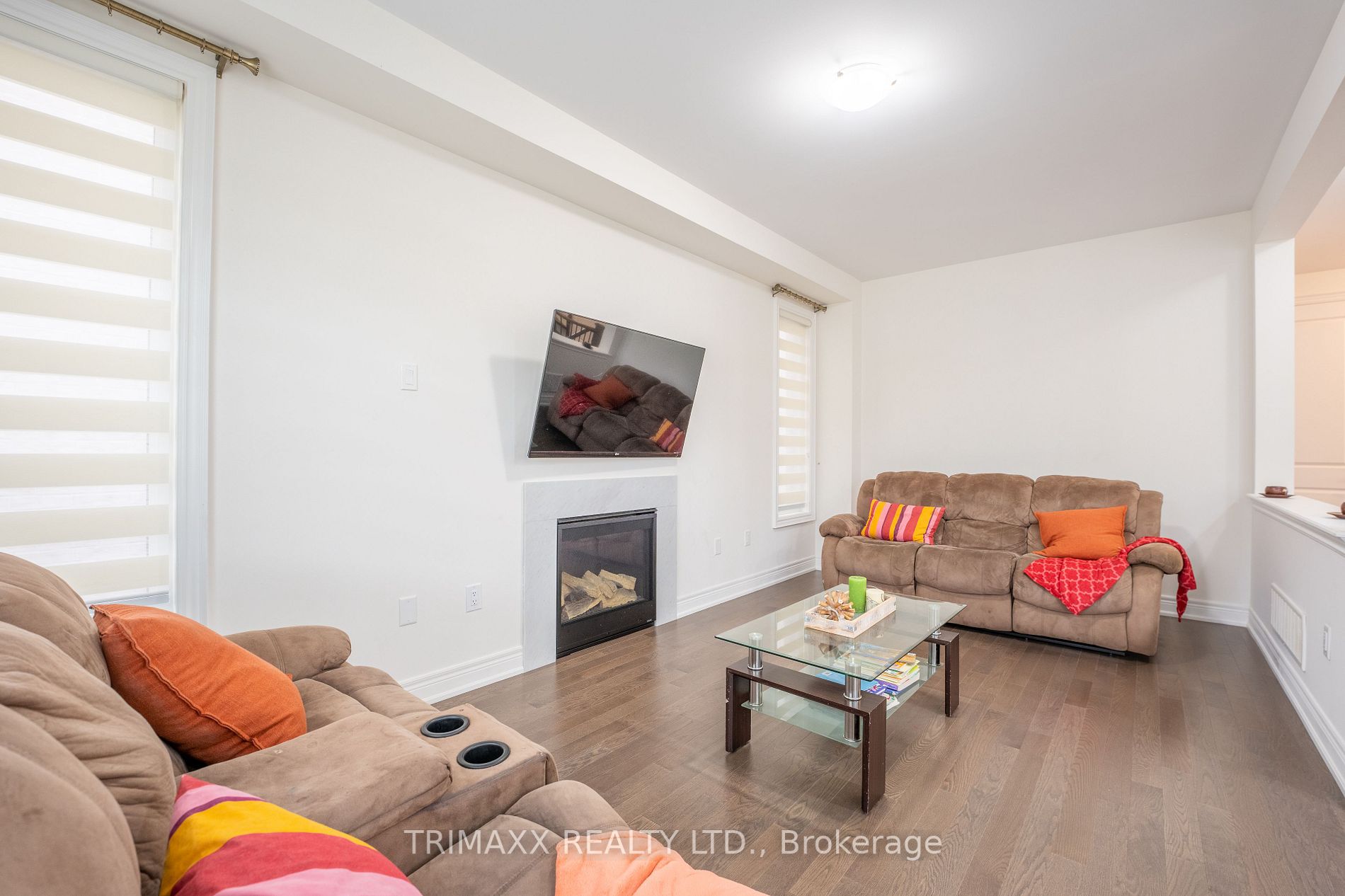 2 Downy Emerald Dr