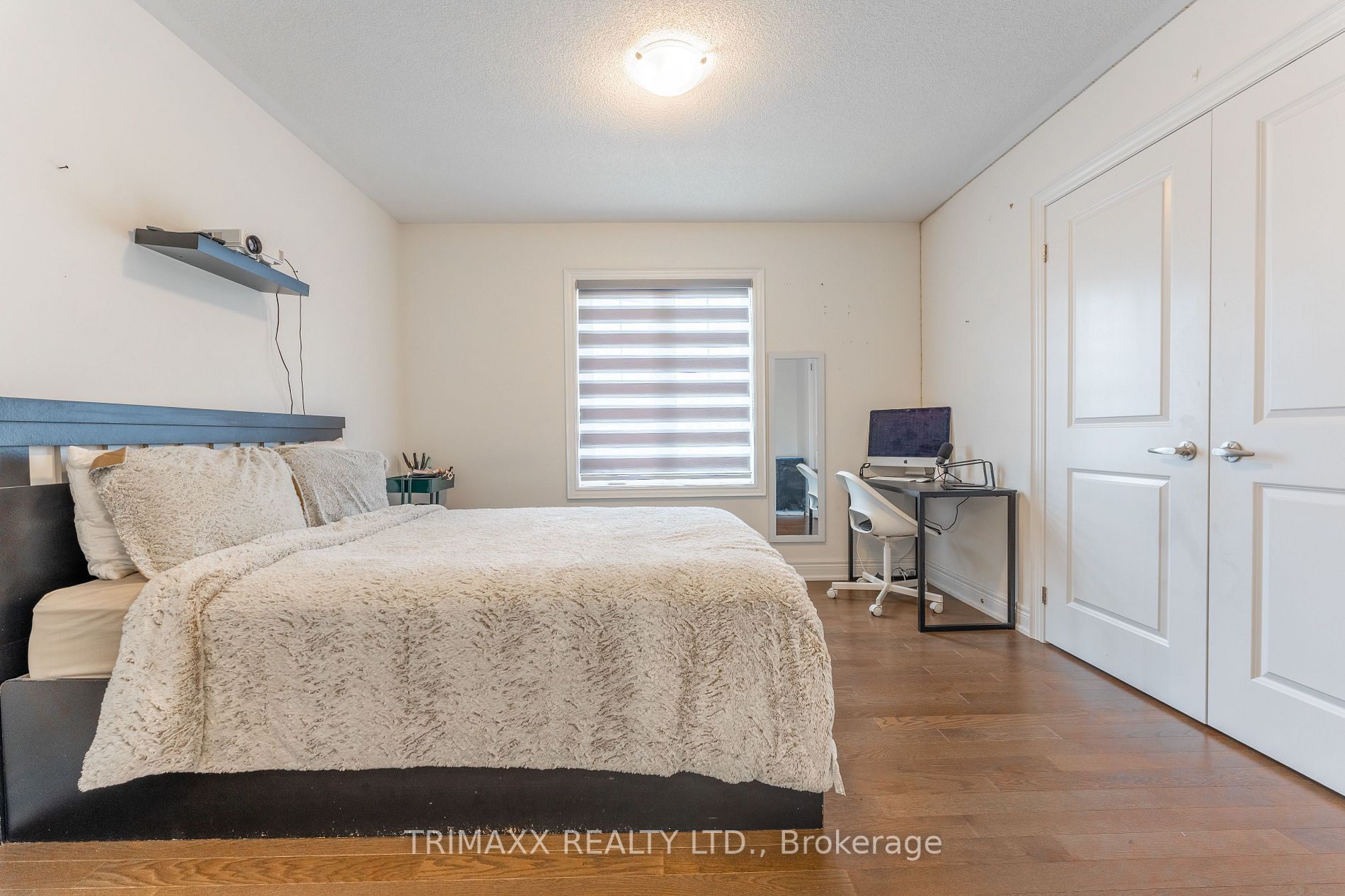 2 Downy Emerald Dr