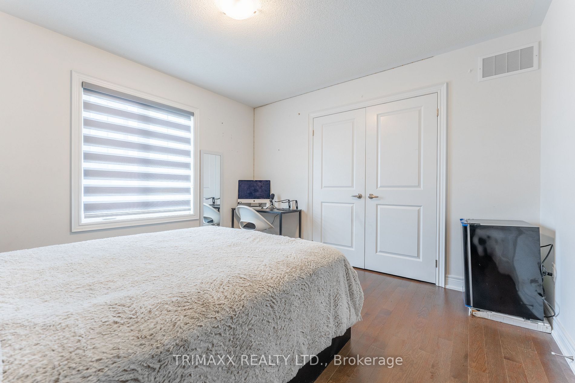 2 Downy Emerald Dr