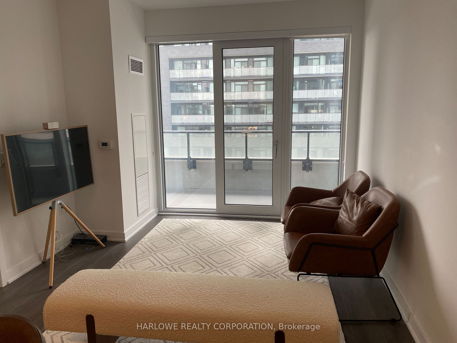 95 Oneida Cres, #504