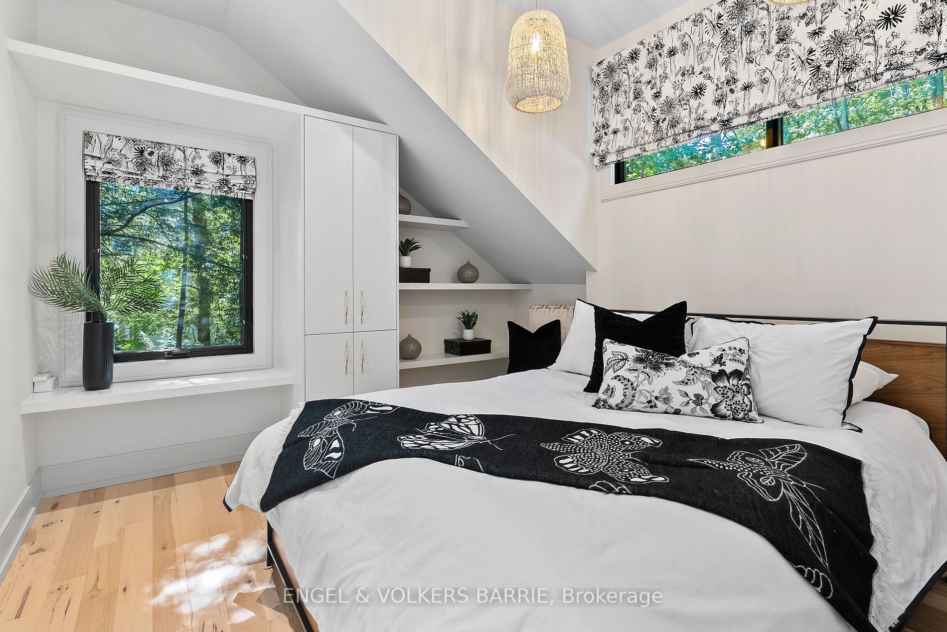 3203 Summer Pl