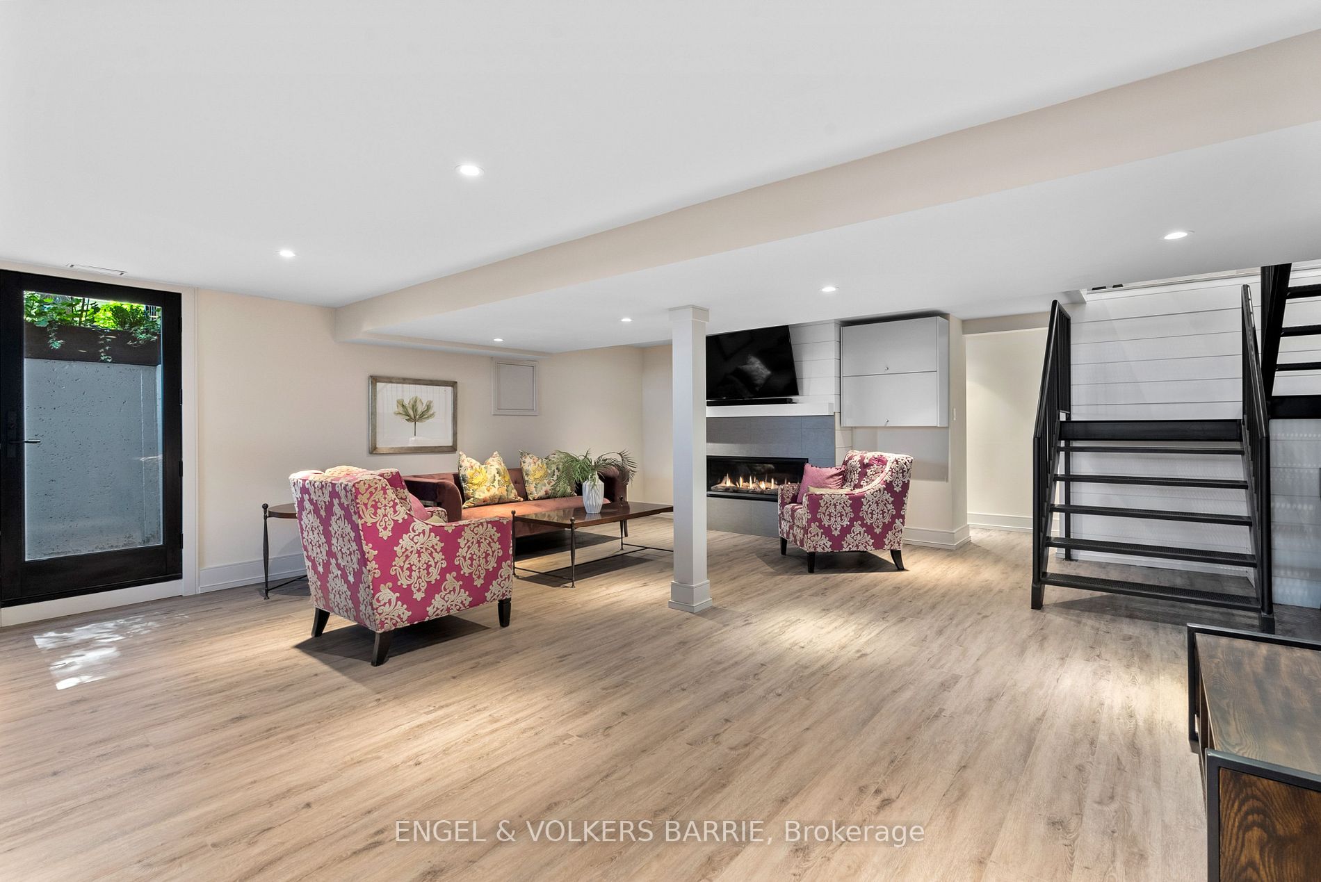 3203 Summer Pl