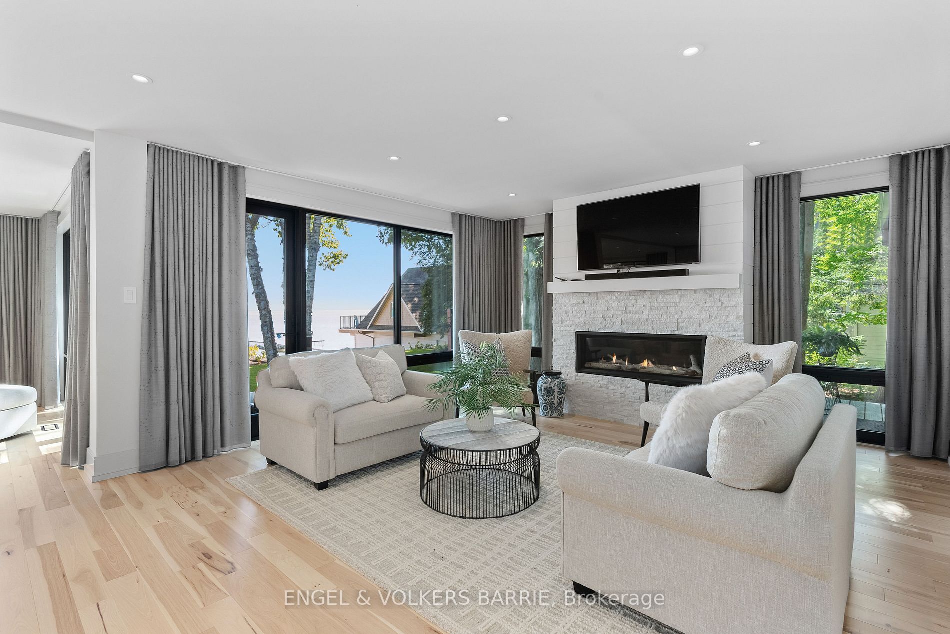 3203 Summer Pl