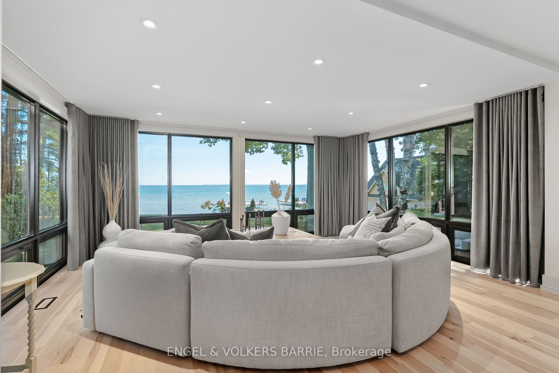 3203 Summer Pl