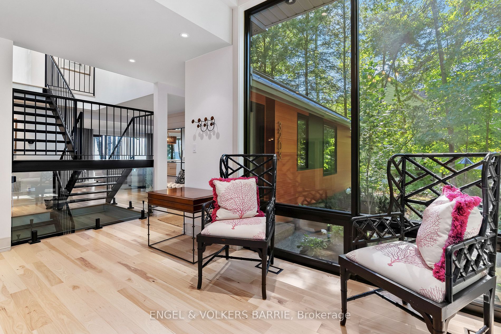 3203 Summer Pl
