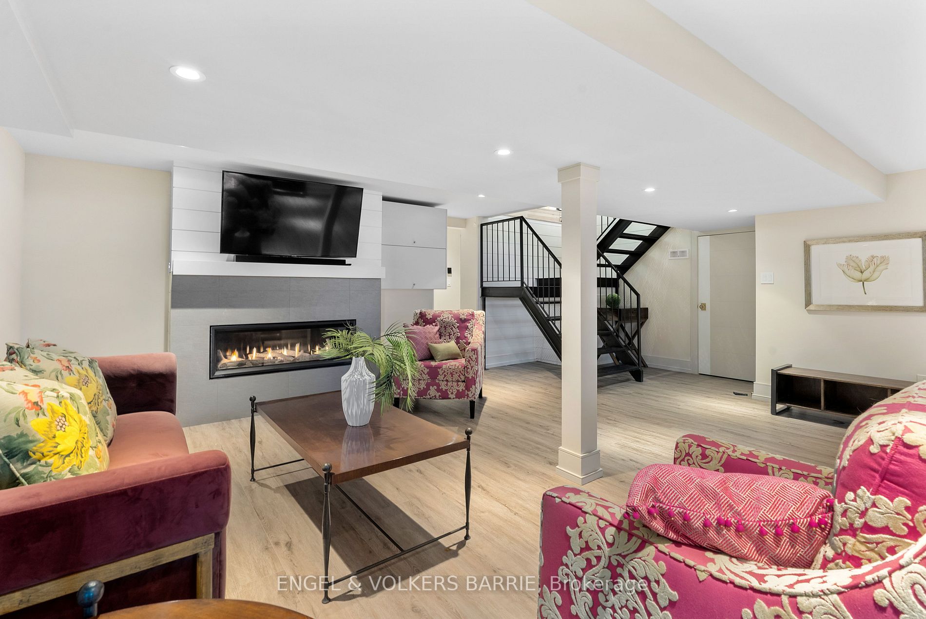 3203 Summer Pl