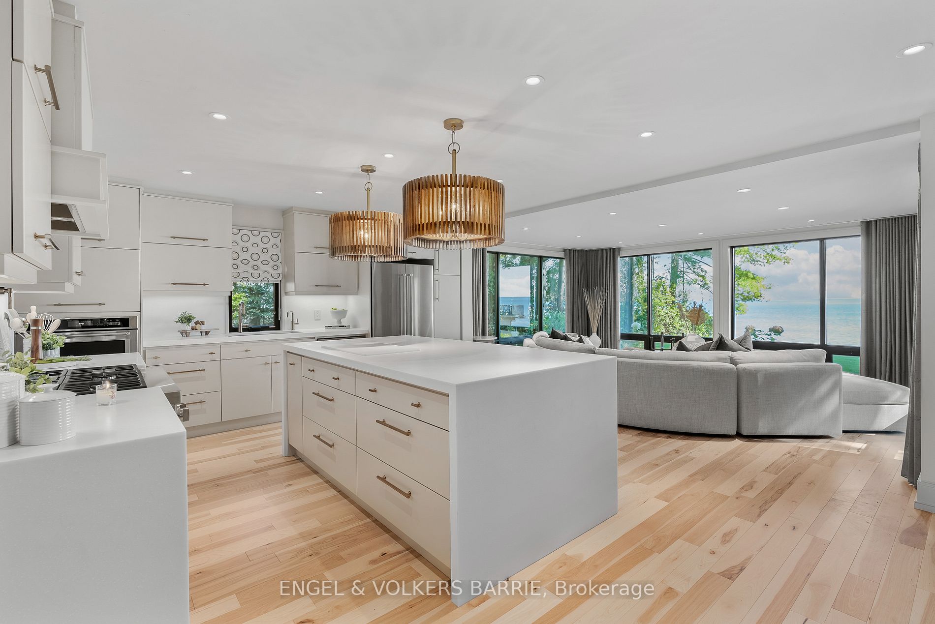 3203 Summer Pl