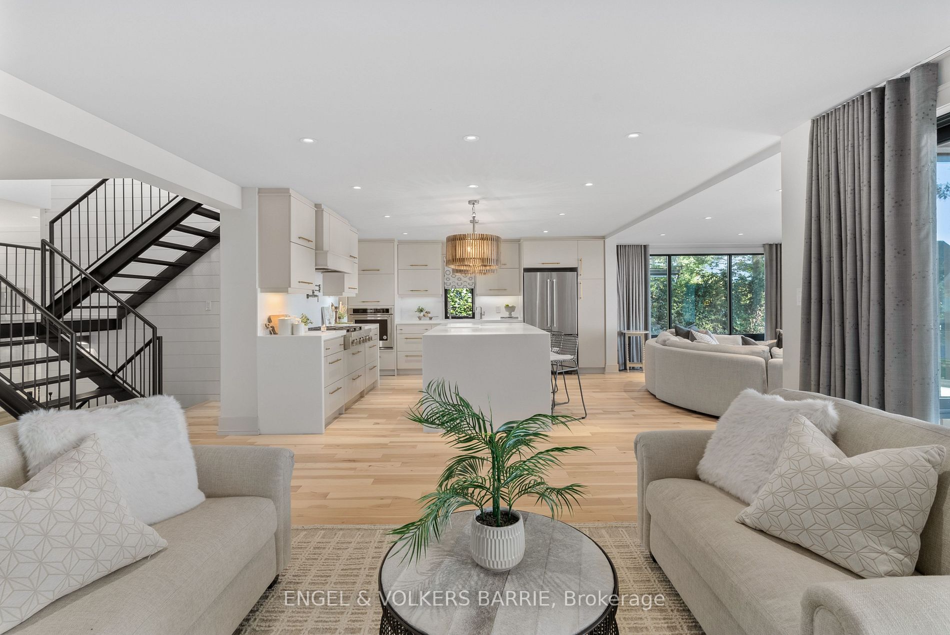 3203 Summer Pl