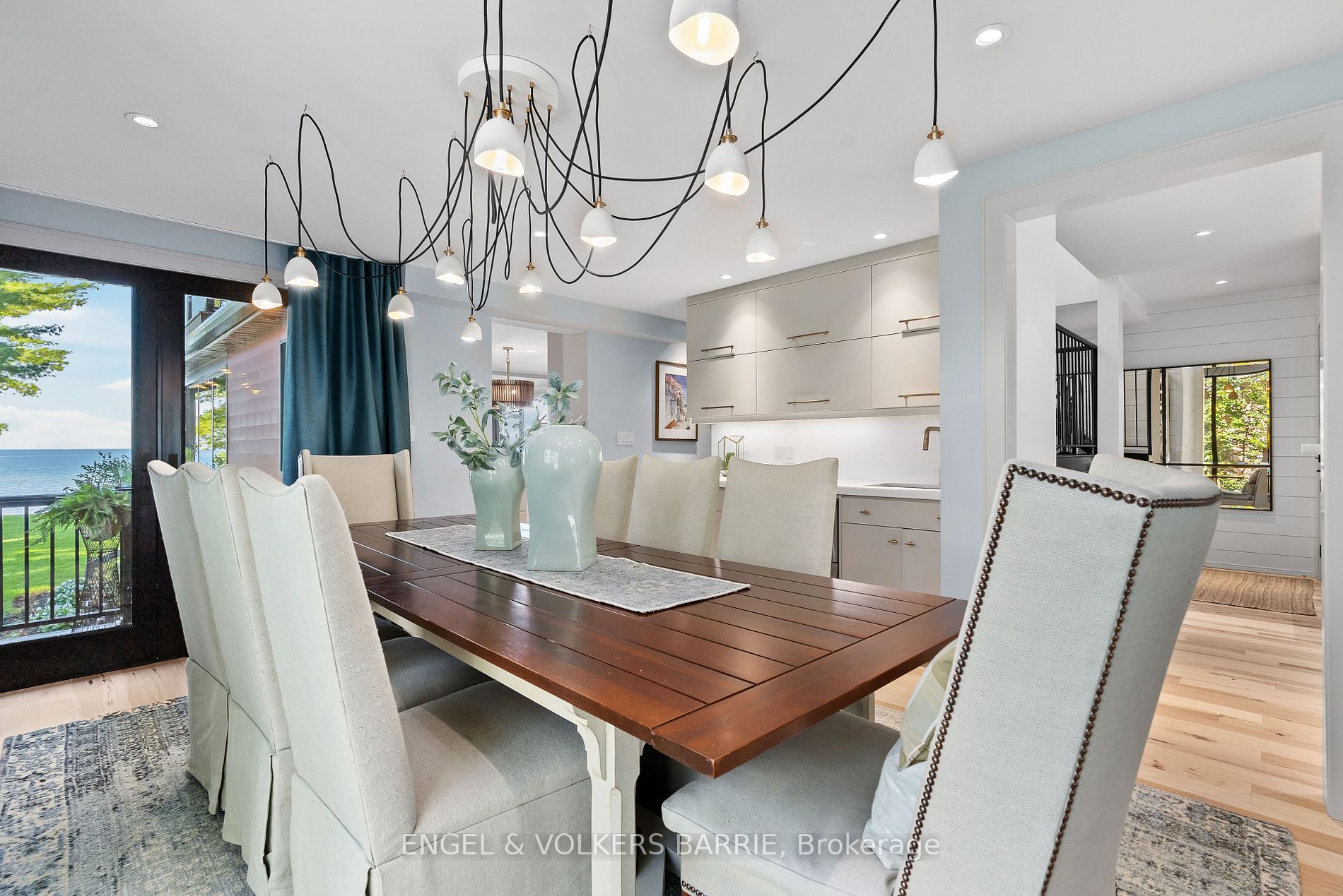 3203 Summer Pl