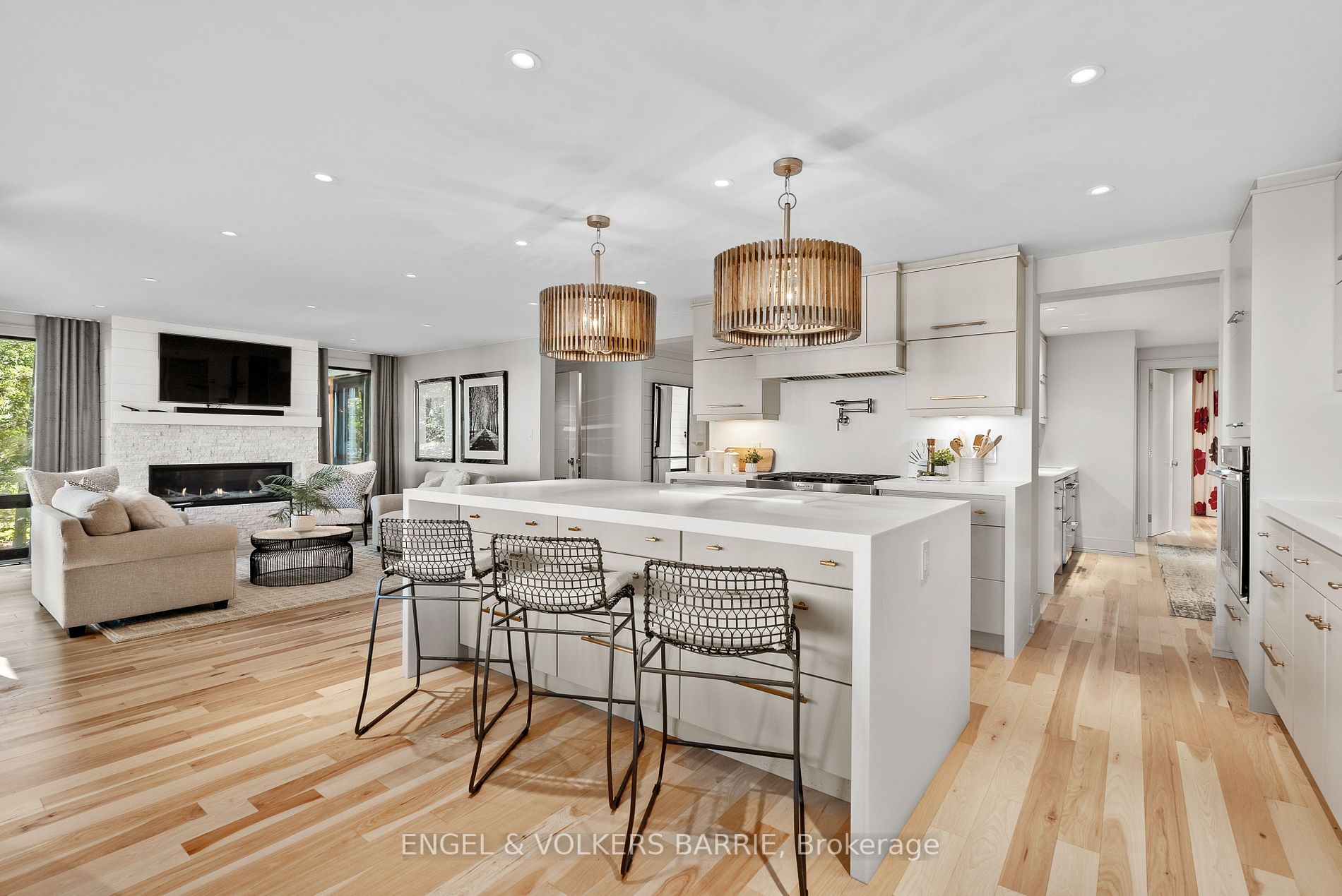 3203 Summer Pl