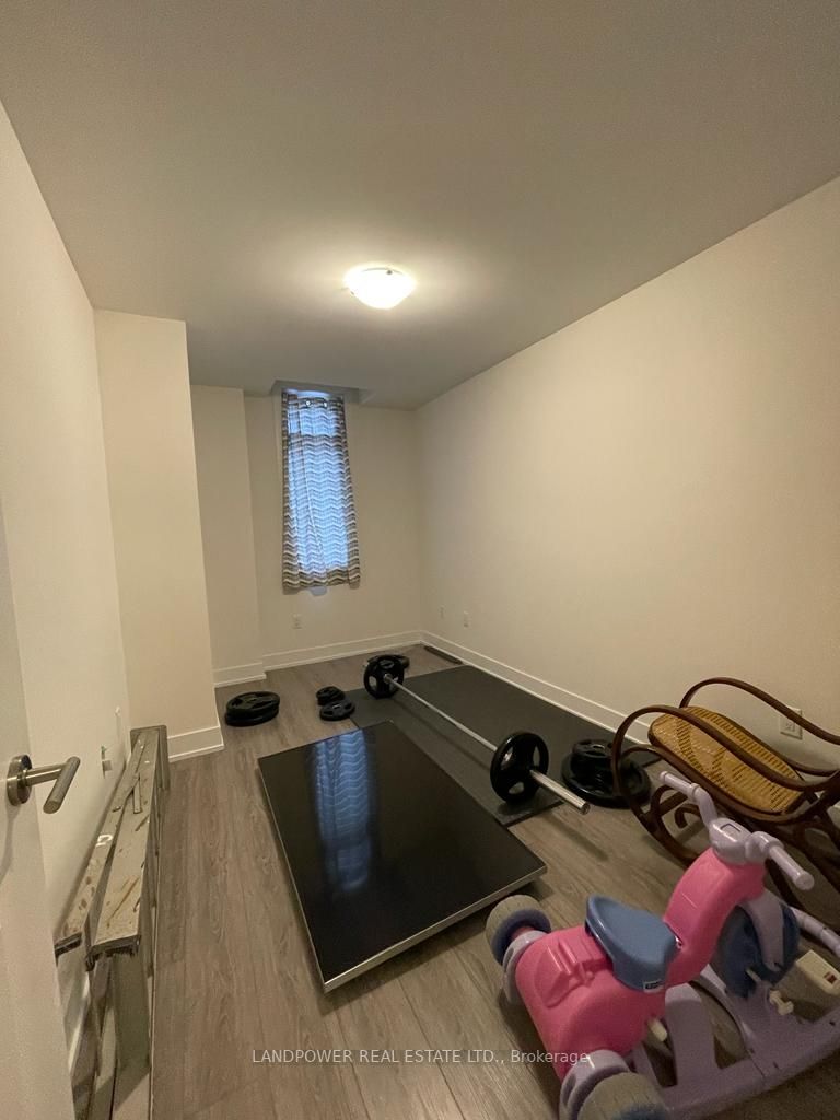 9 Phelps Lane E, #15