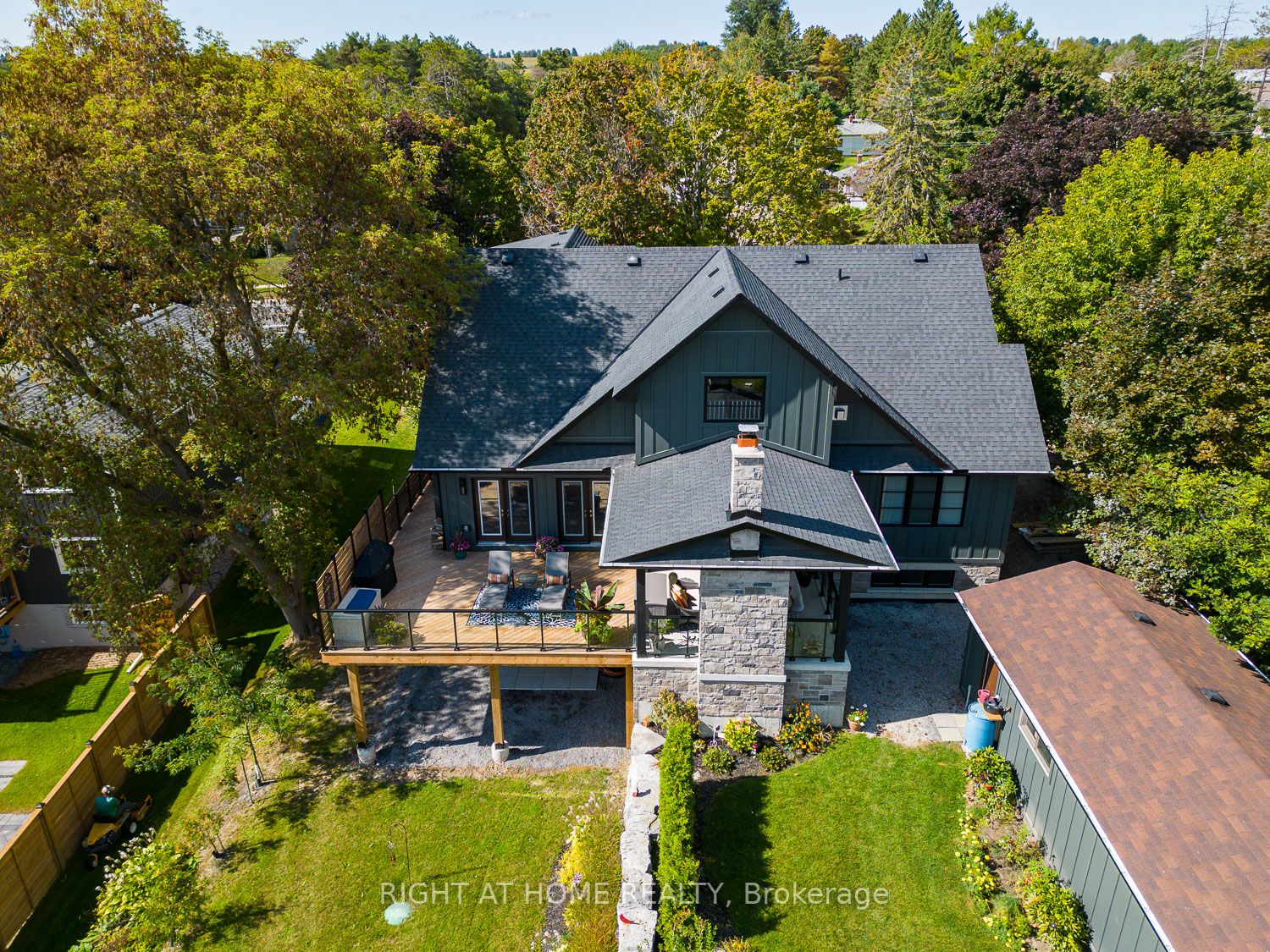 263 Main St N