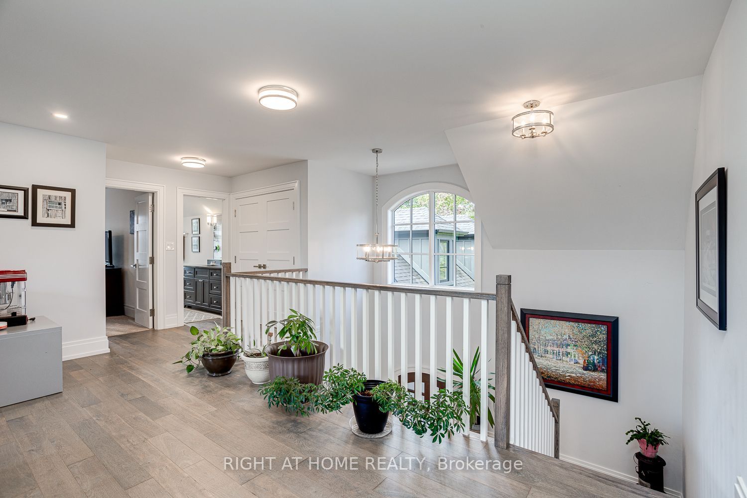 263 Main St N
