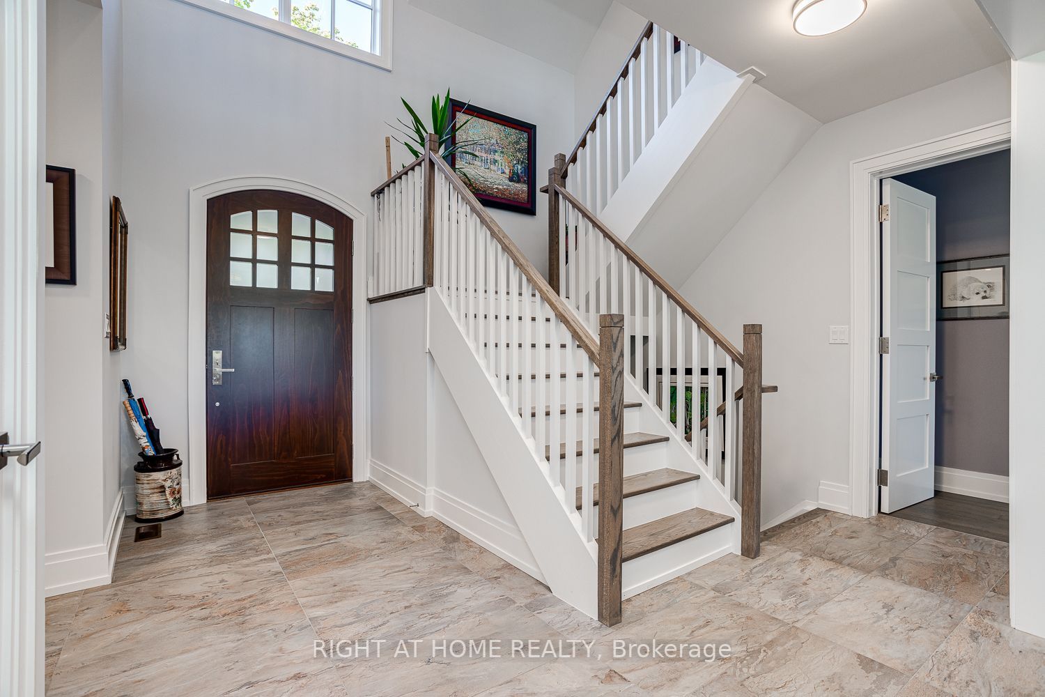 263 Main St N