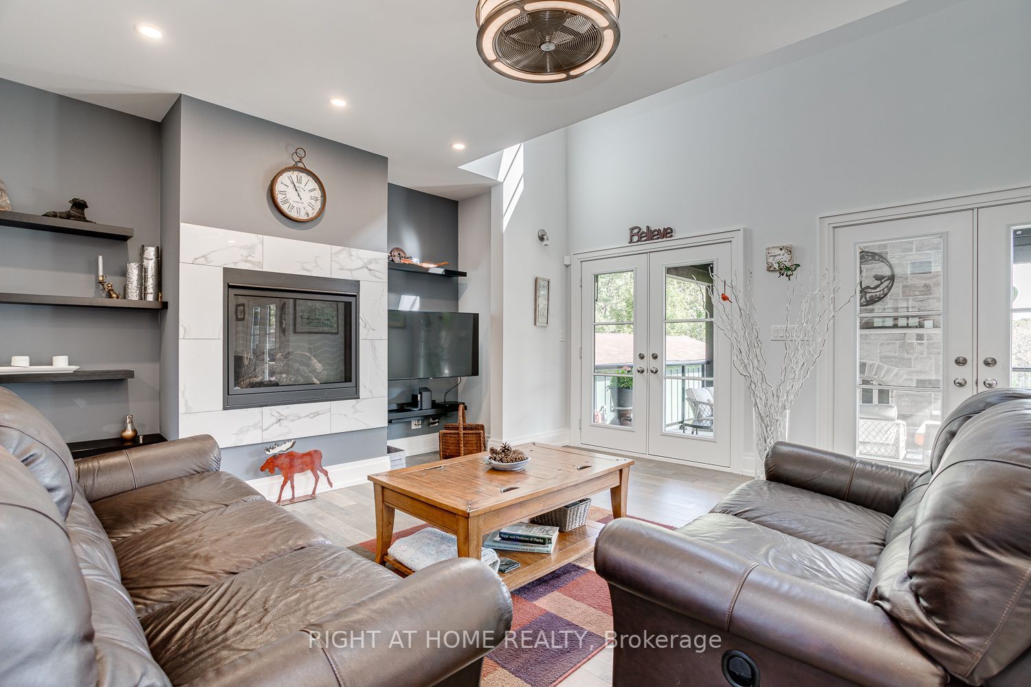 263 Main St N