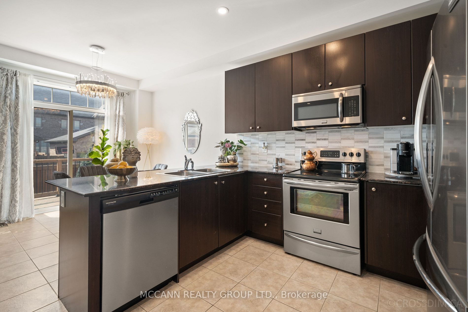 30 Pelee Ave