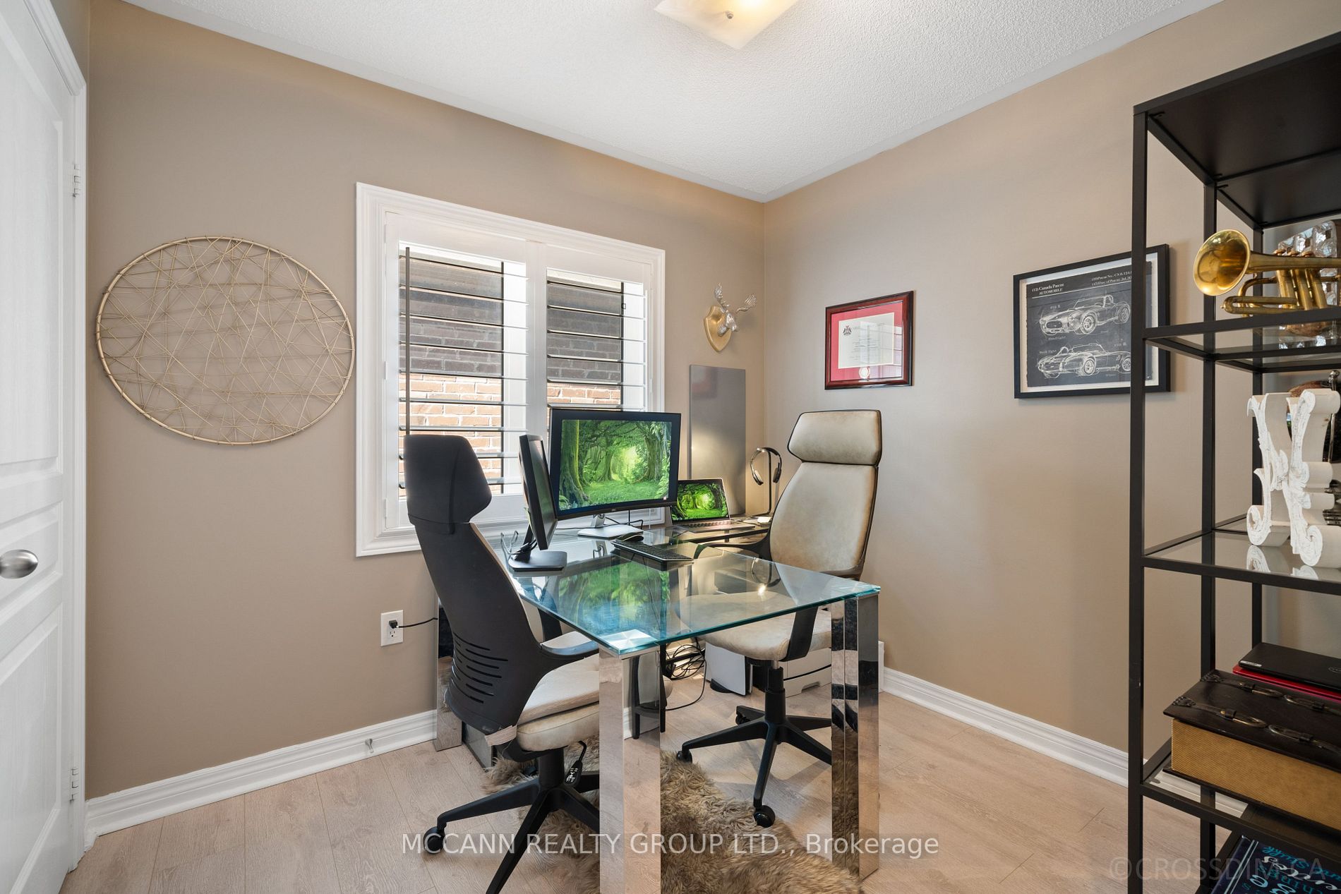 30 Pelee Ave