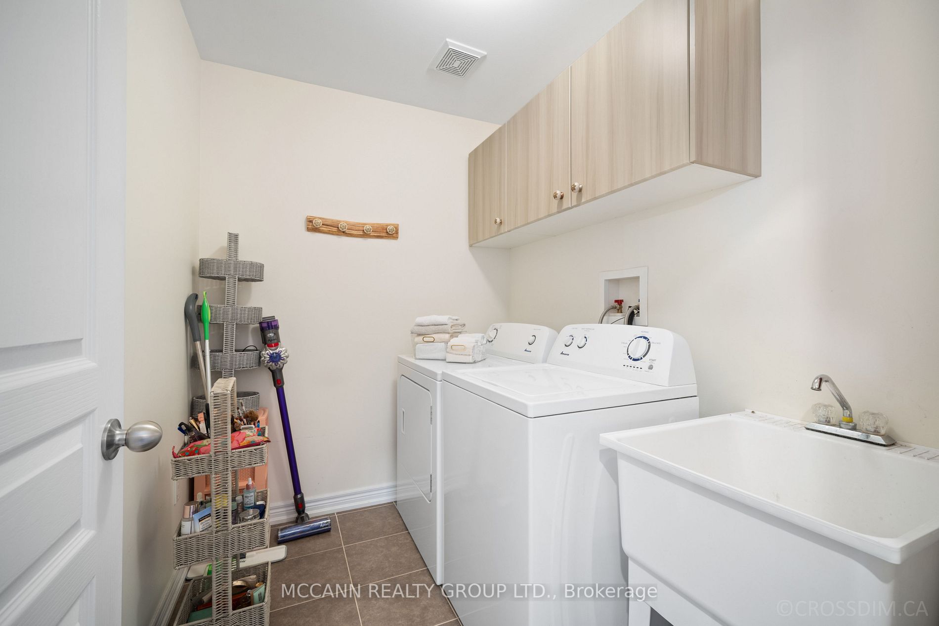 30 Pelee Ave