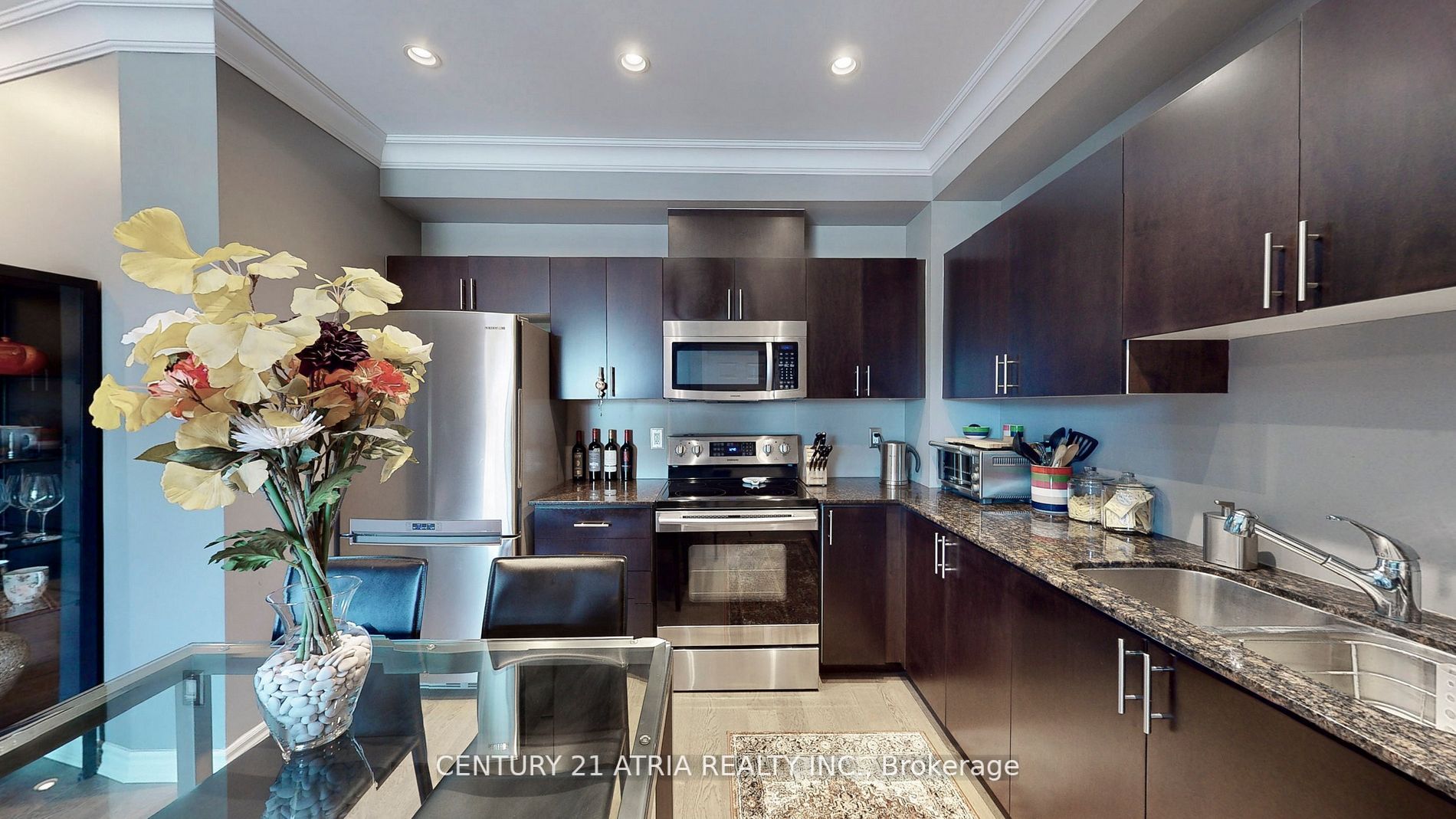 15450 Yonge St, #203