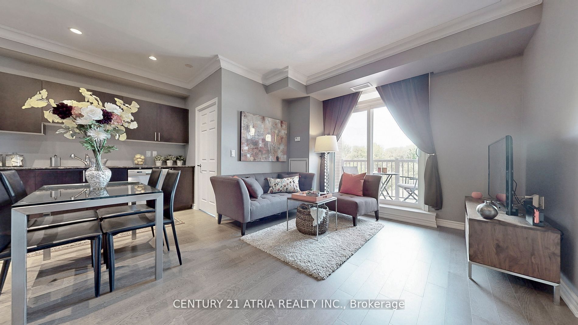 15450 Yonge St, #203