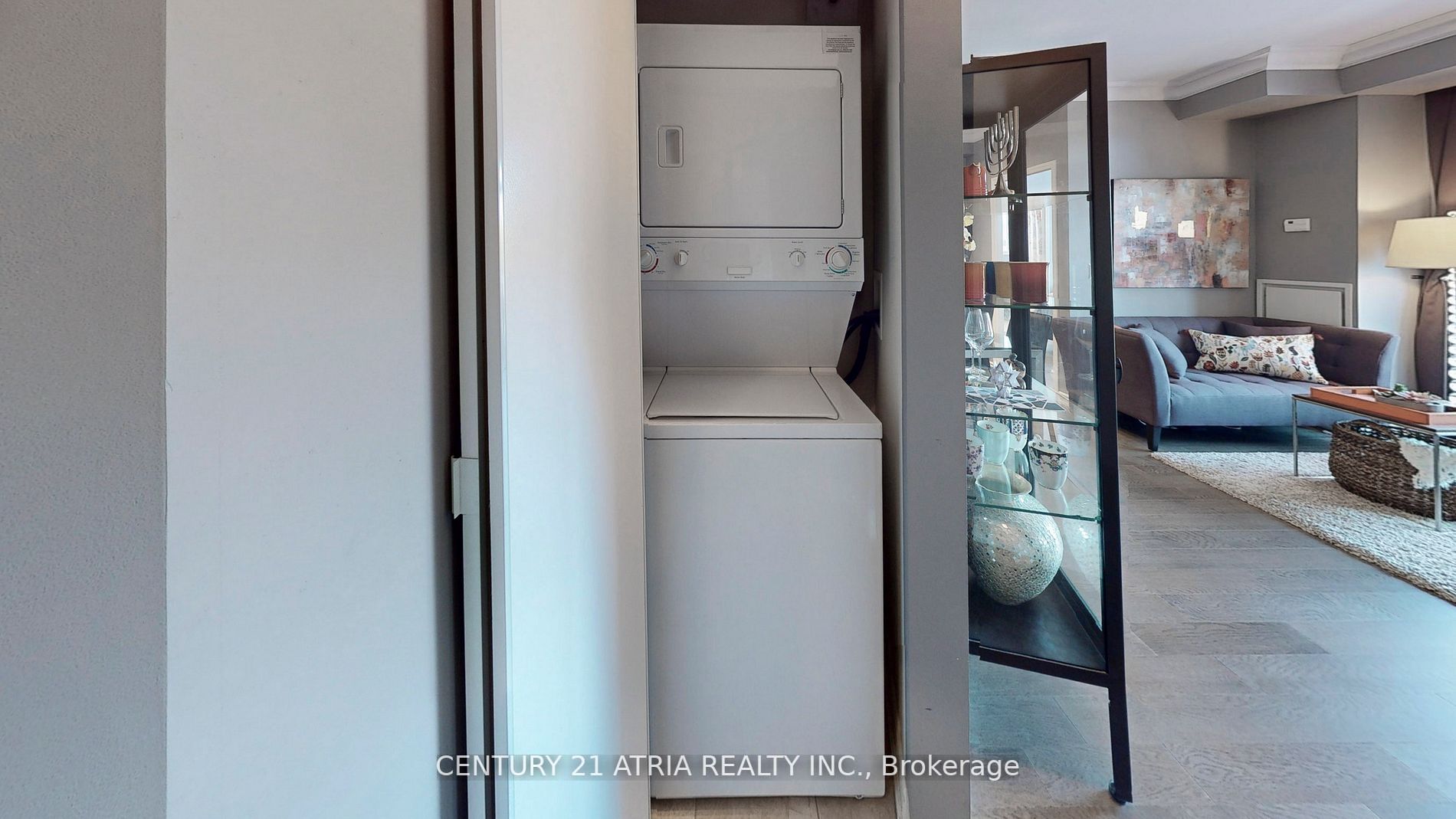 15450 Yonge St, #203