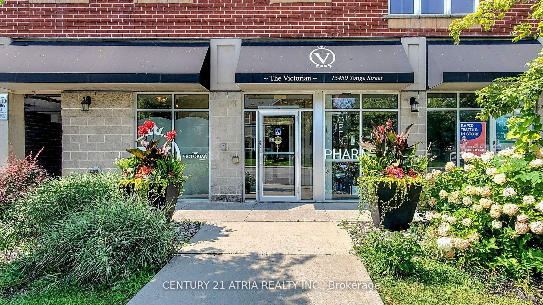 15450 Yonge St, #203