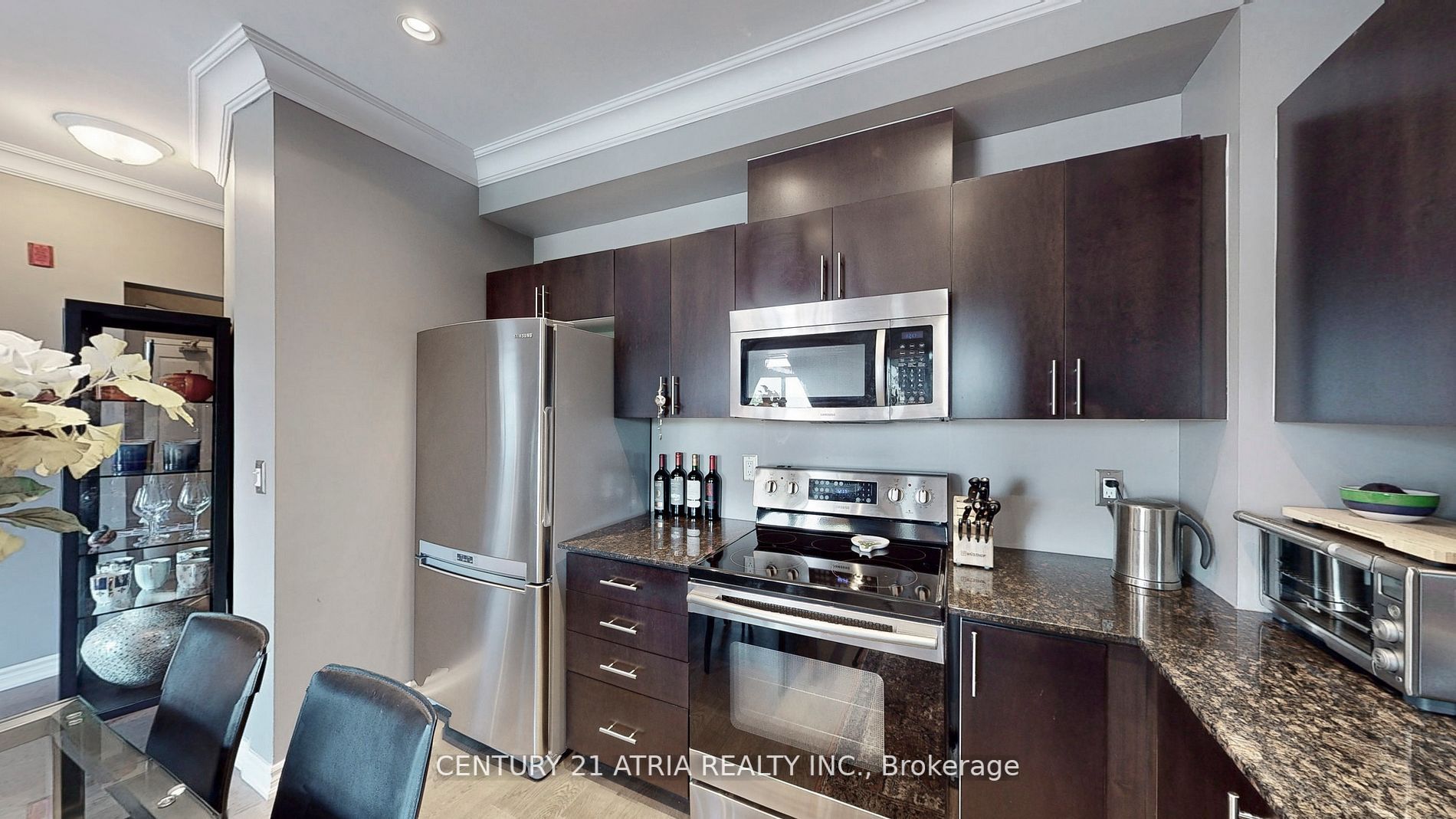 15450 Yonge St, #203