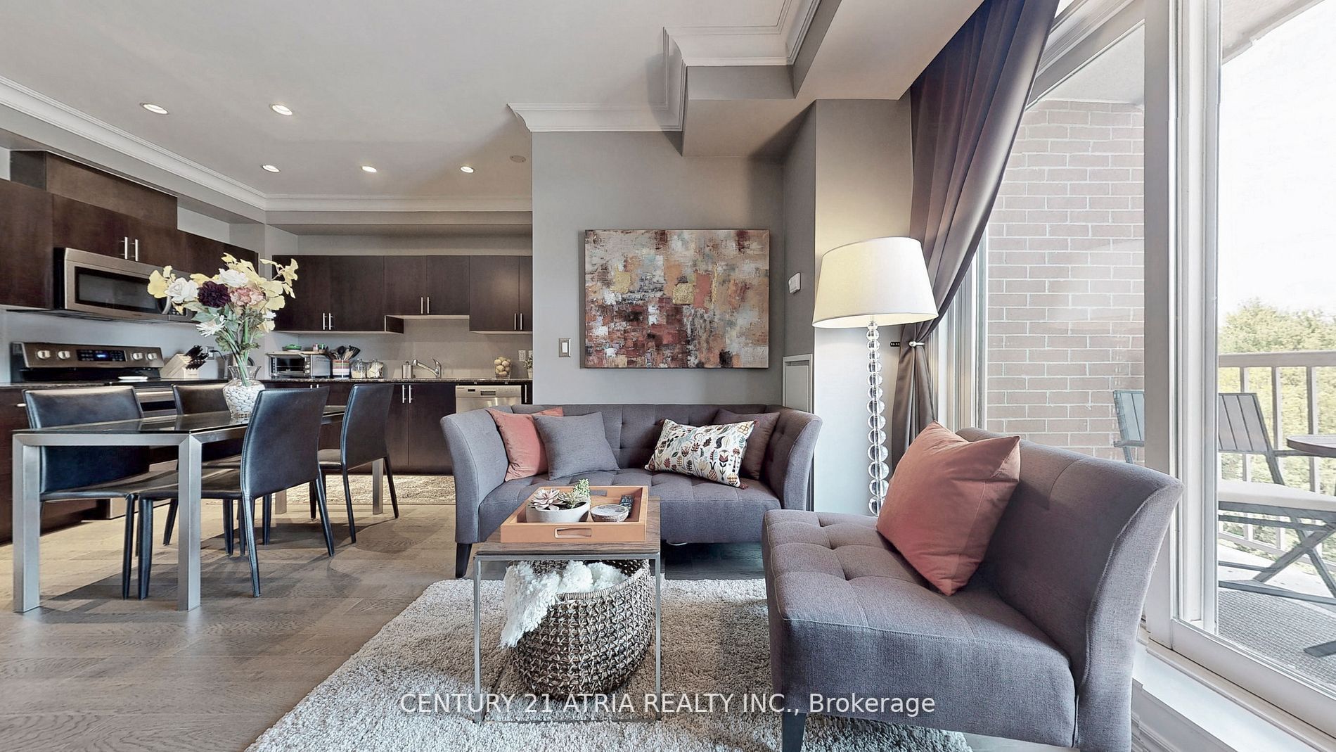 15450 Yonge St, #203