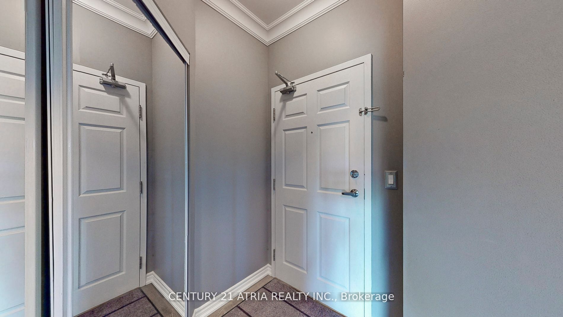 15450 Yonge St, #203