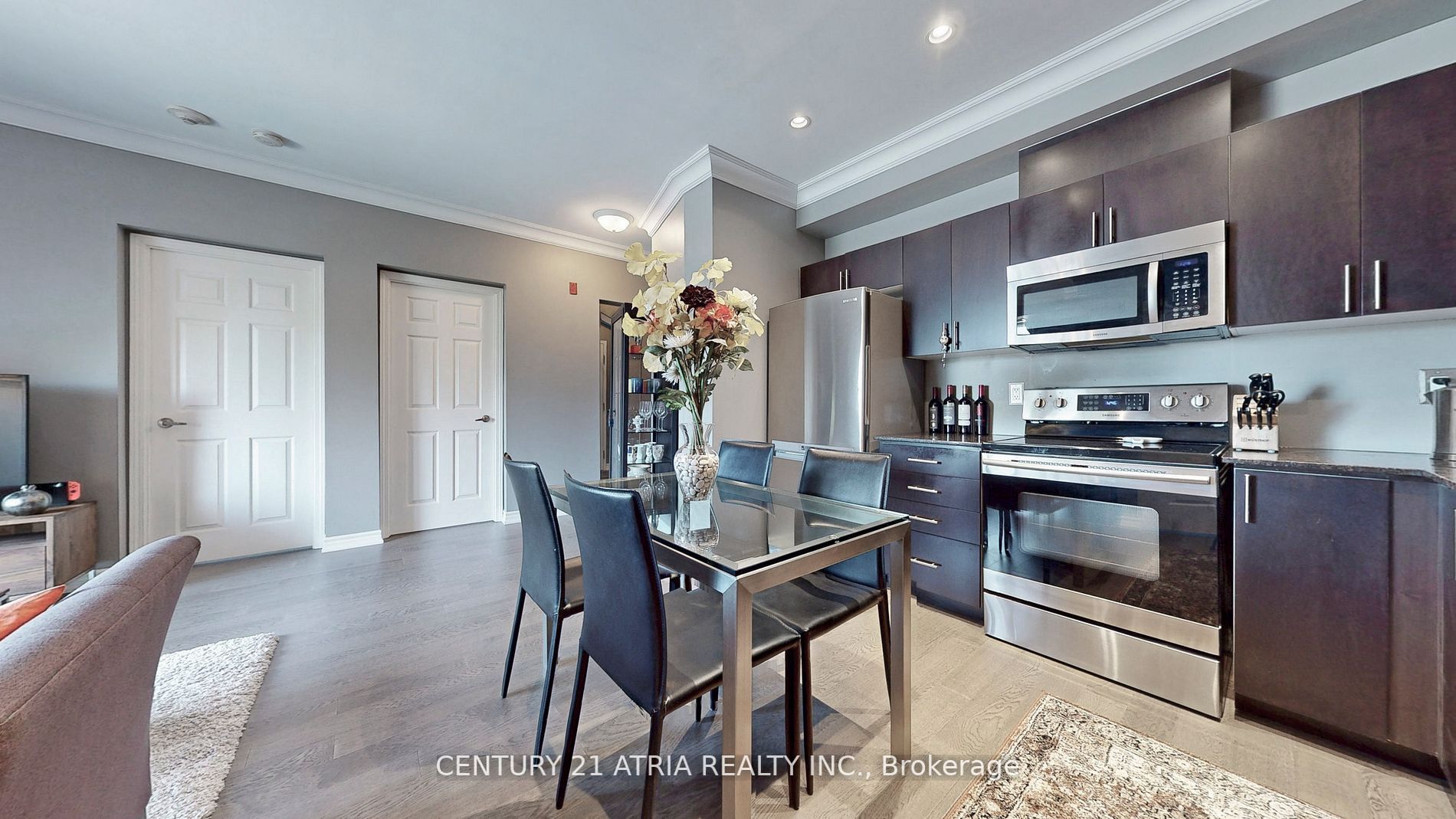 15450 Yonge St, #203