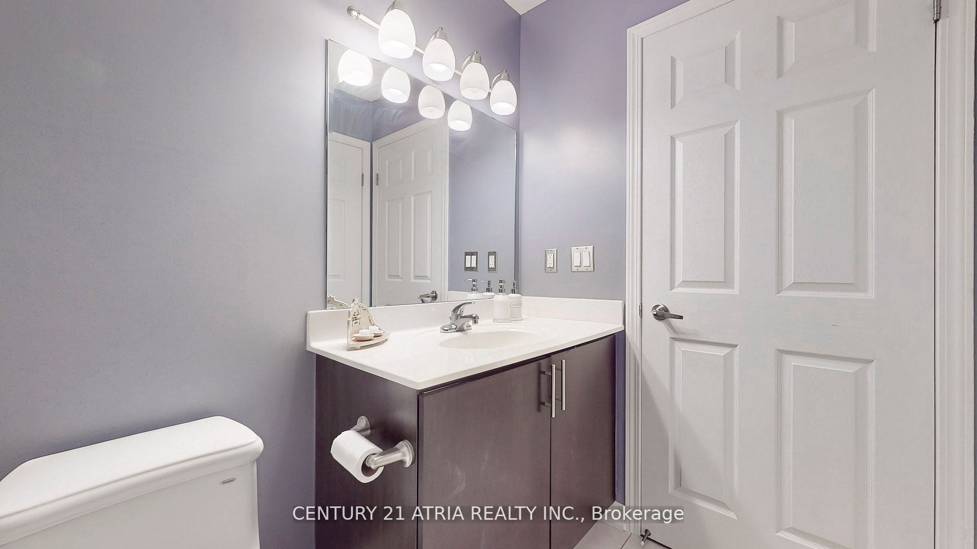 15450 Yonge St, #203