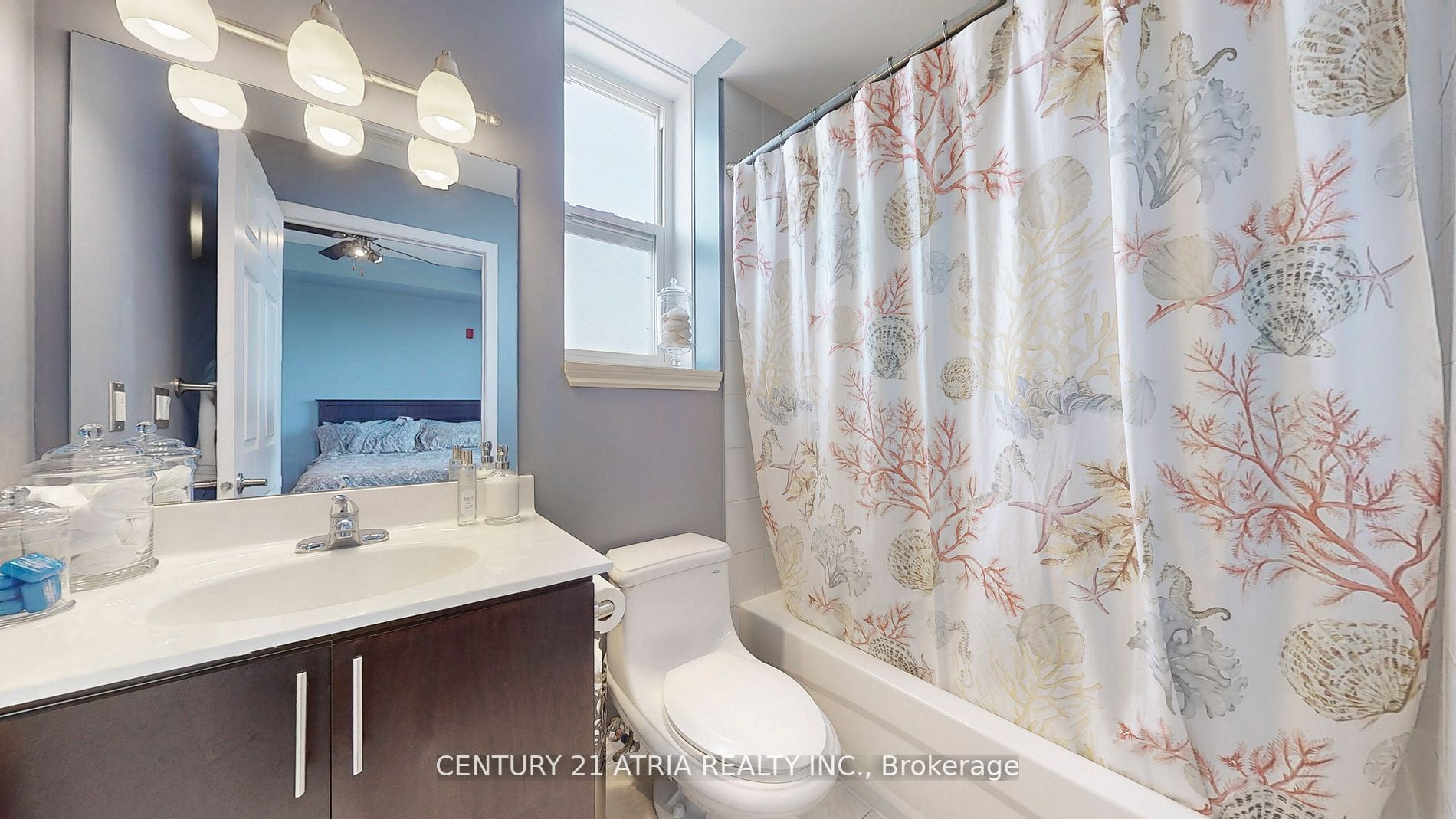 15450 Yonge St, #203