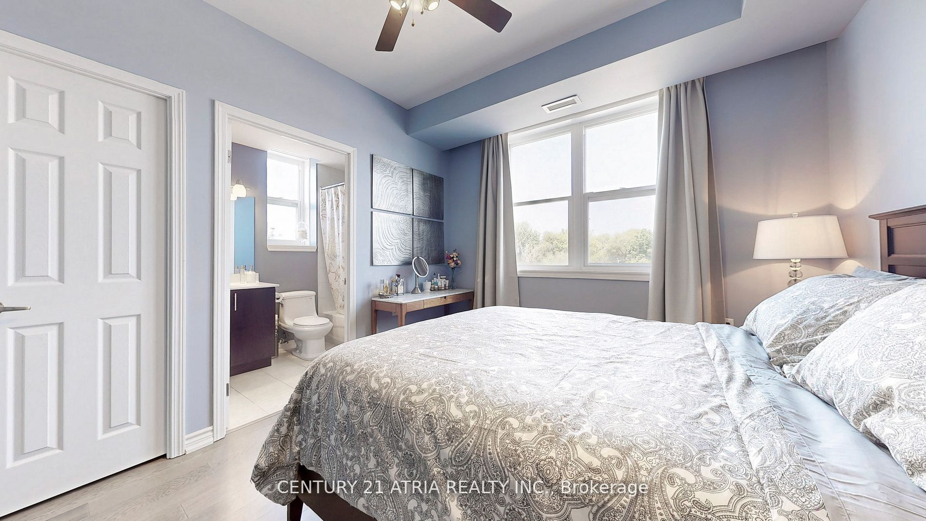 15450 Yonge St, #203