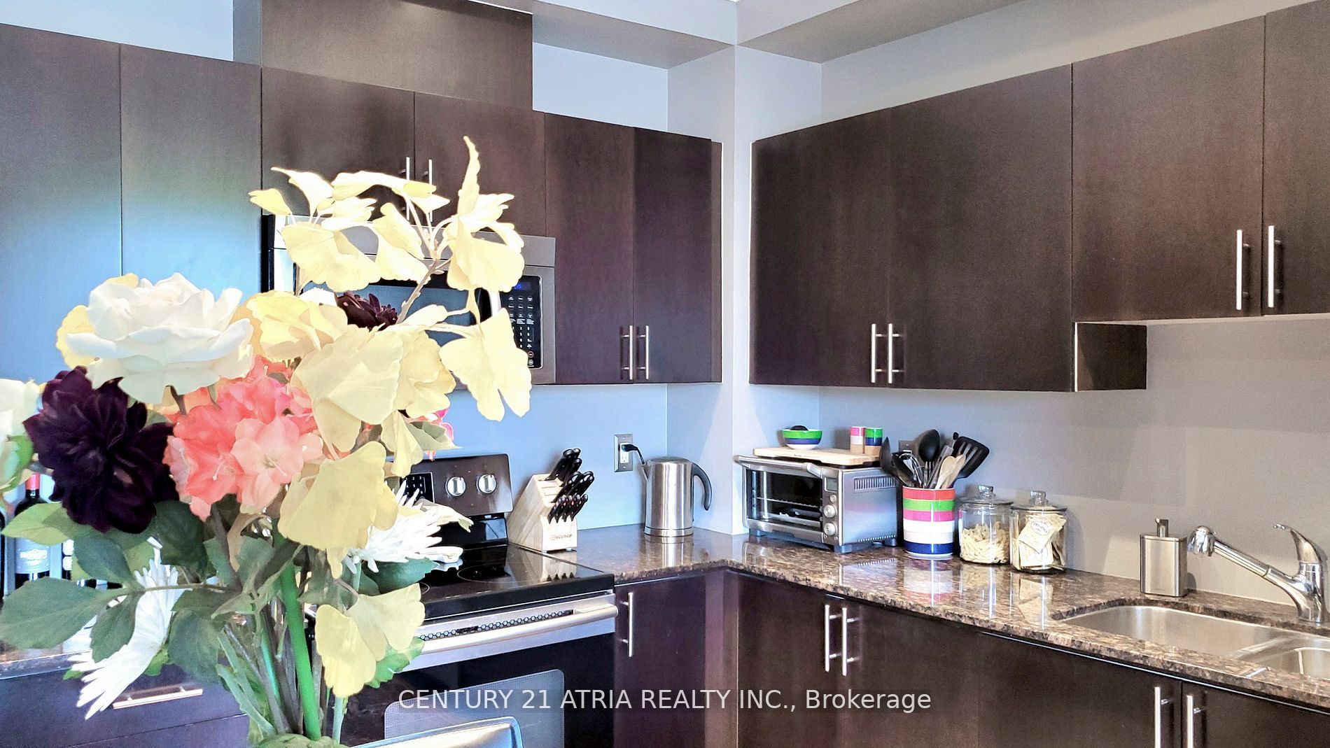 15450 Yonge St, #203