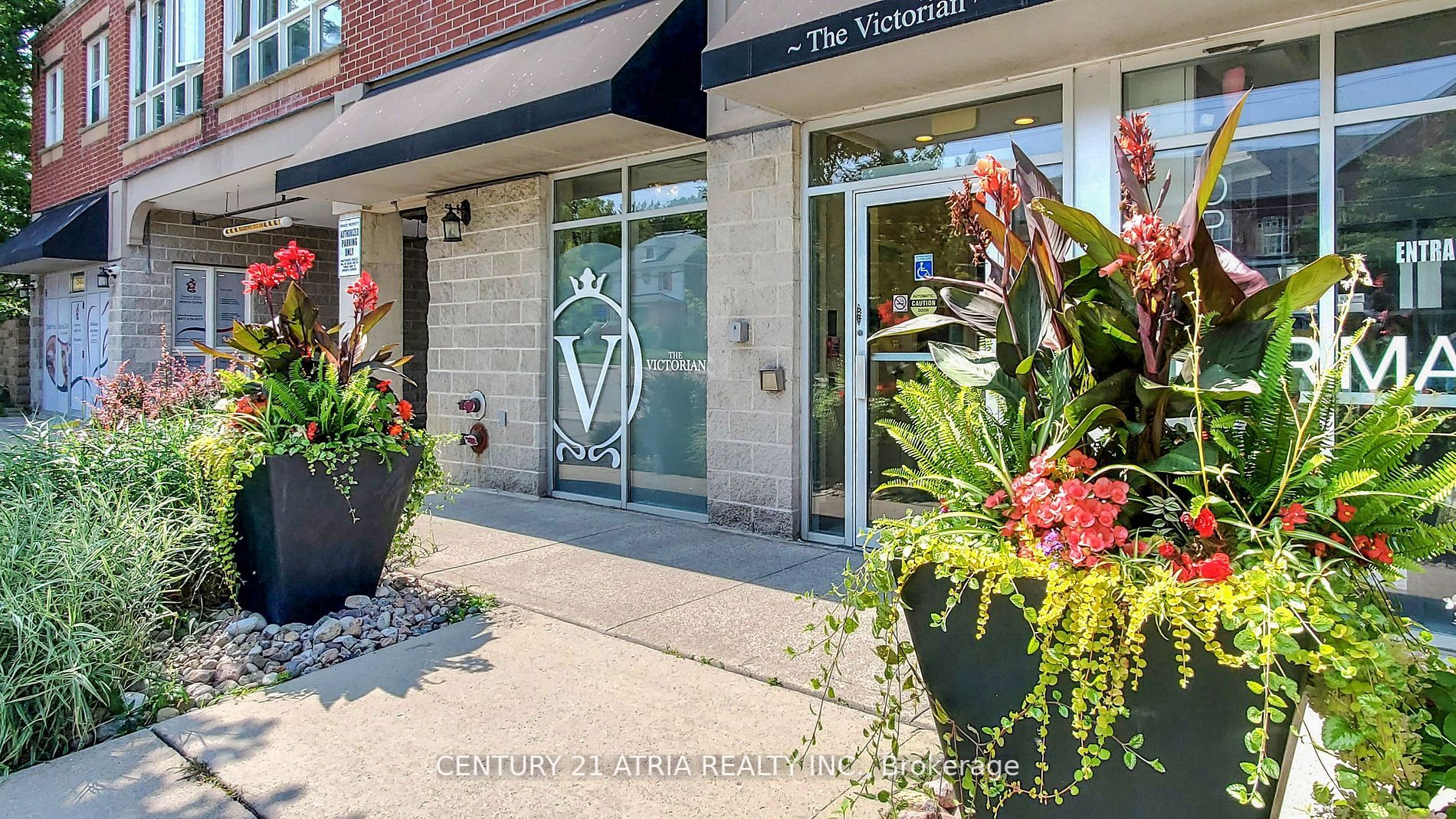 15450 Yonge St, #203