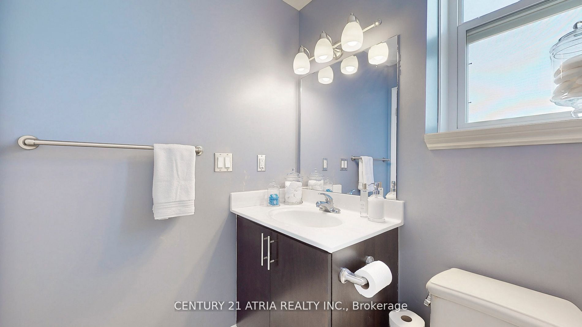 15450 Yonge St, #203