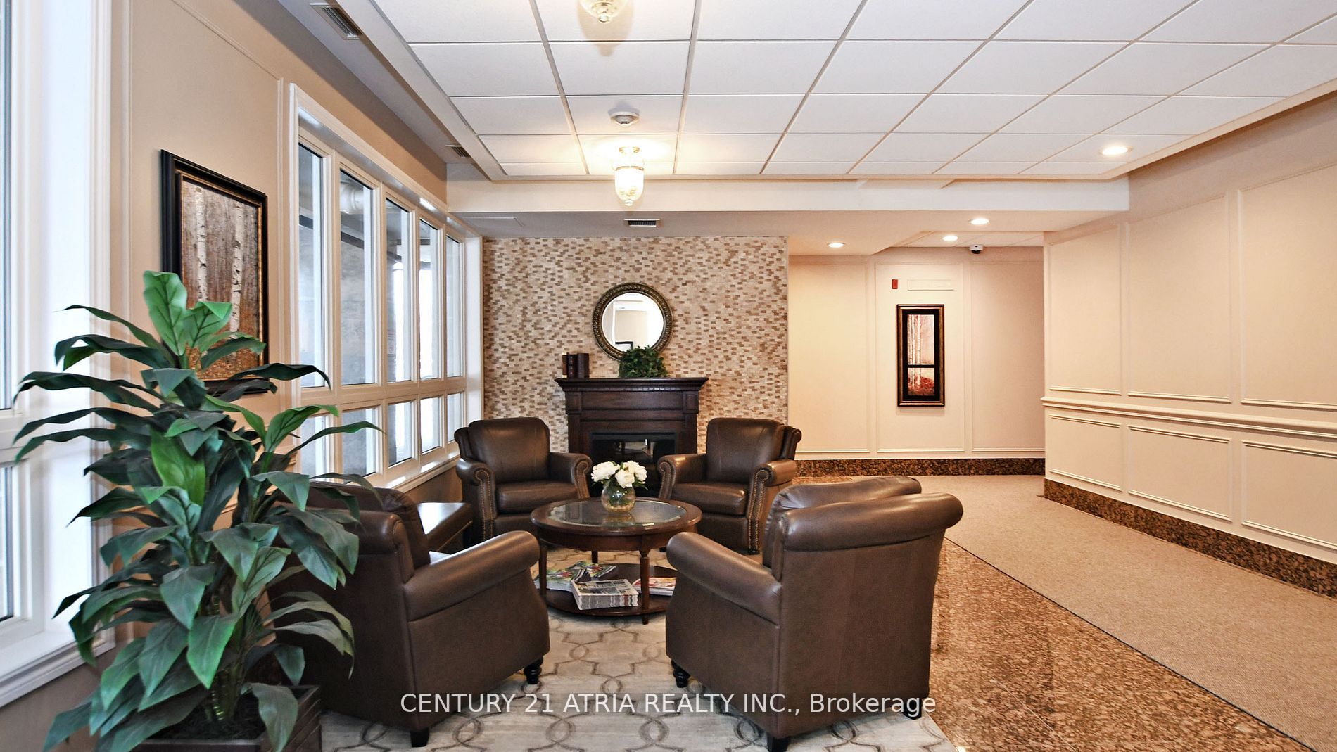 15450 Yonge St, #203