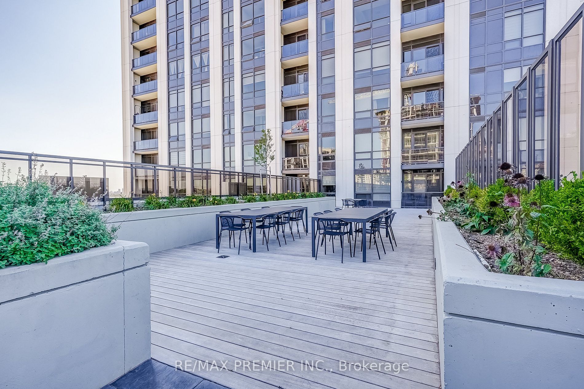 9085 Jane Street, #1009