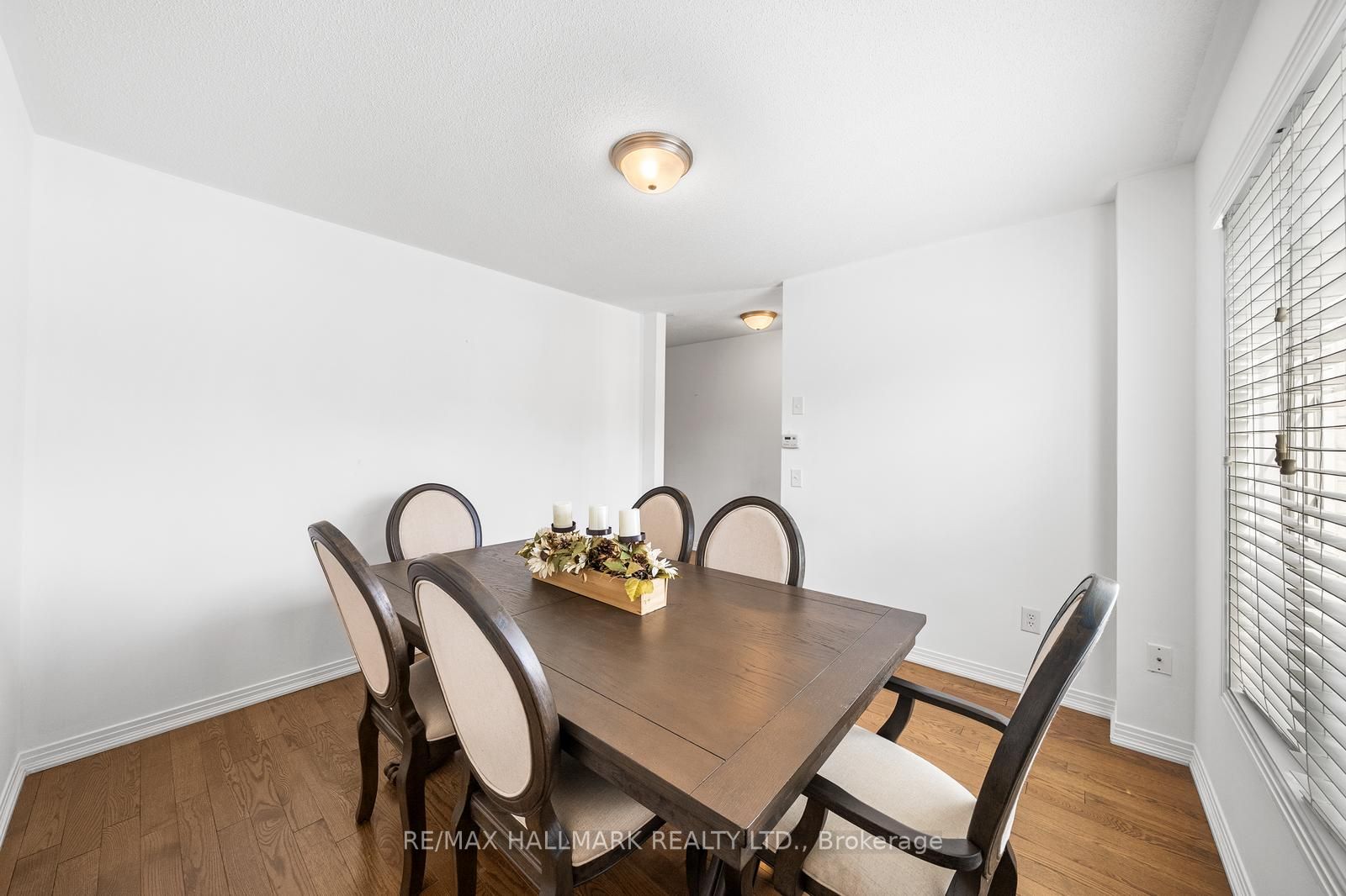 327 Dowson Loop