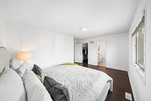 327 Dowson Loop
