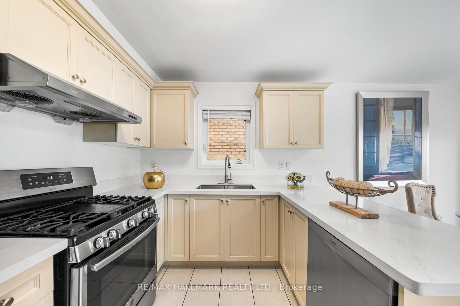 327 Dowson Loop