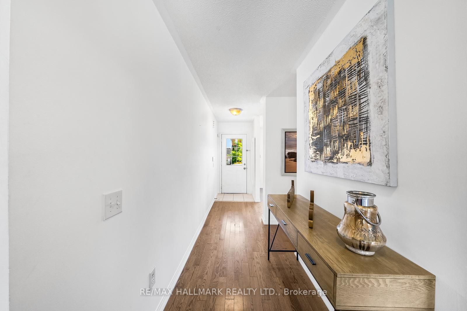 327 Dowson Loop