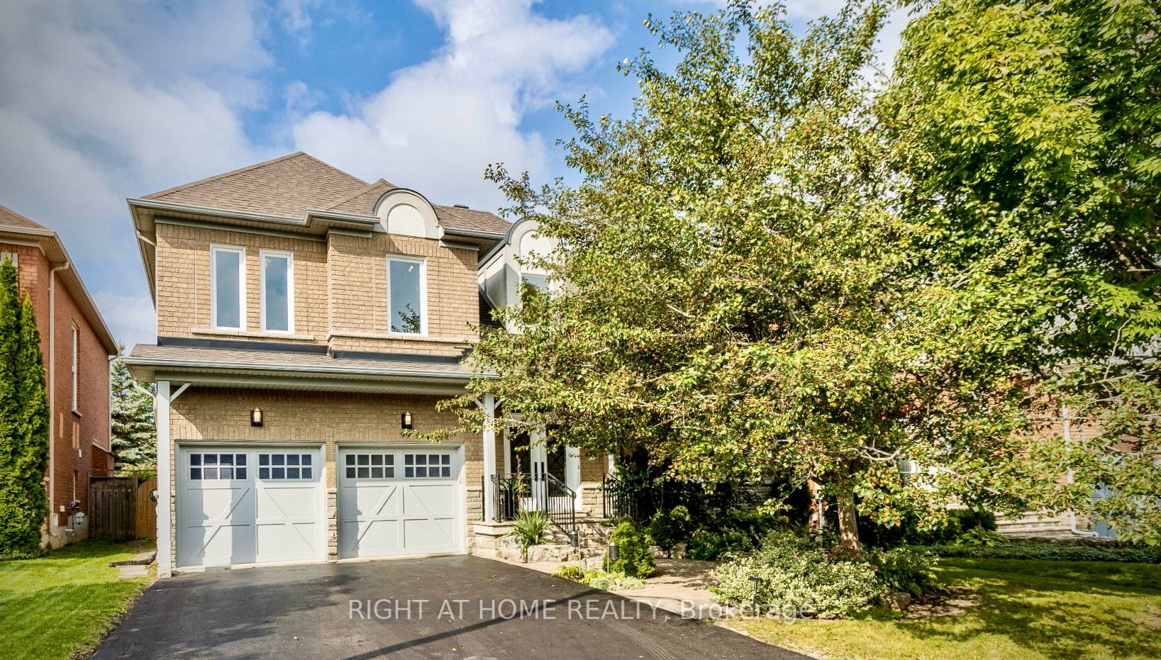 99 Deerhorn Crescent