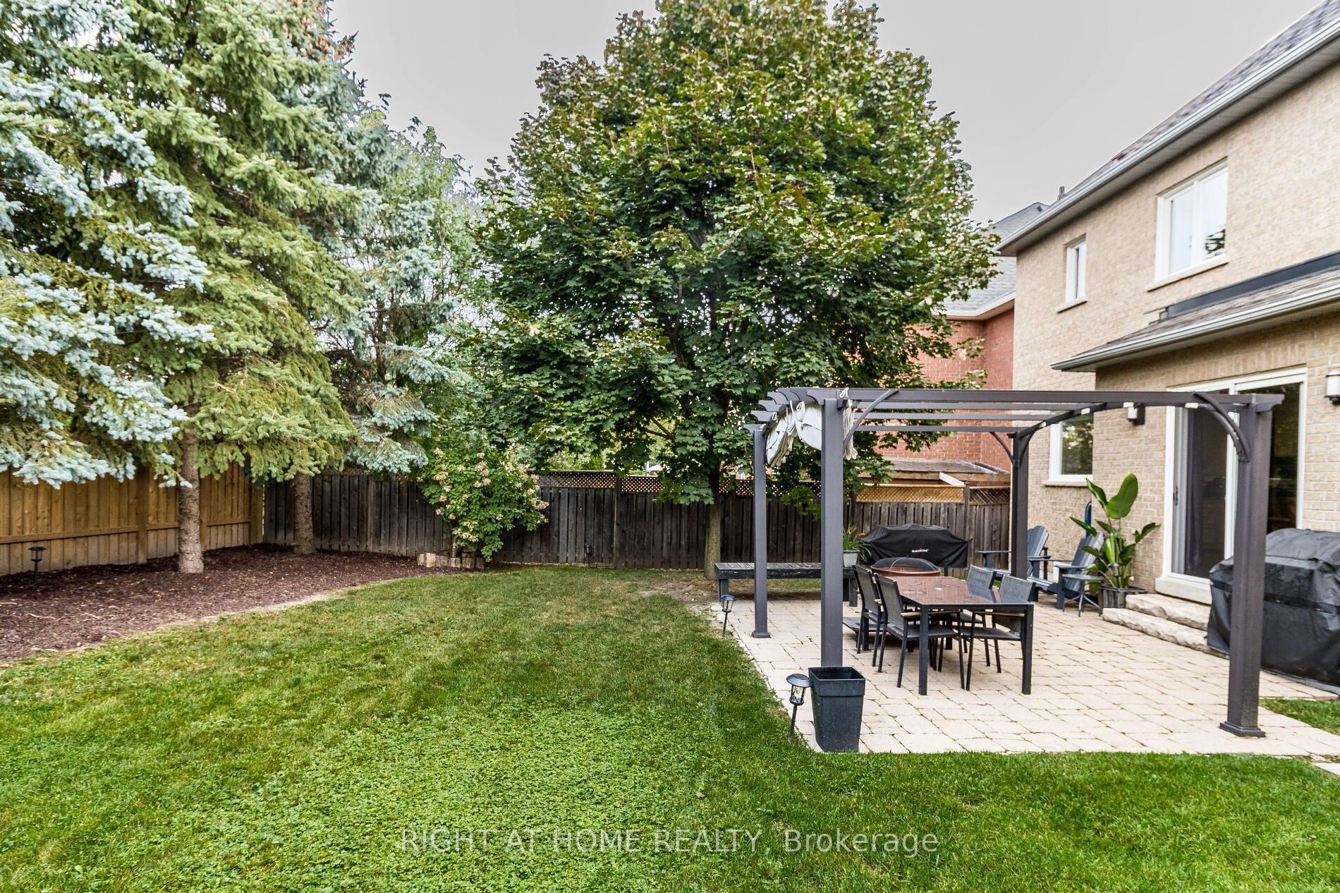 99 Deerhorn Crescent