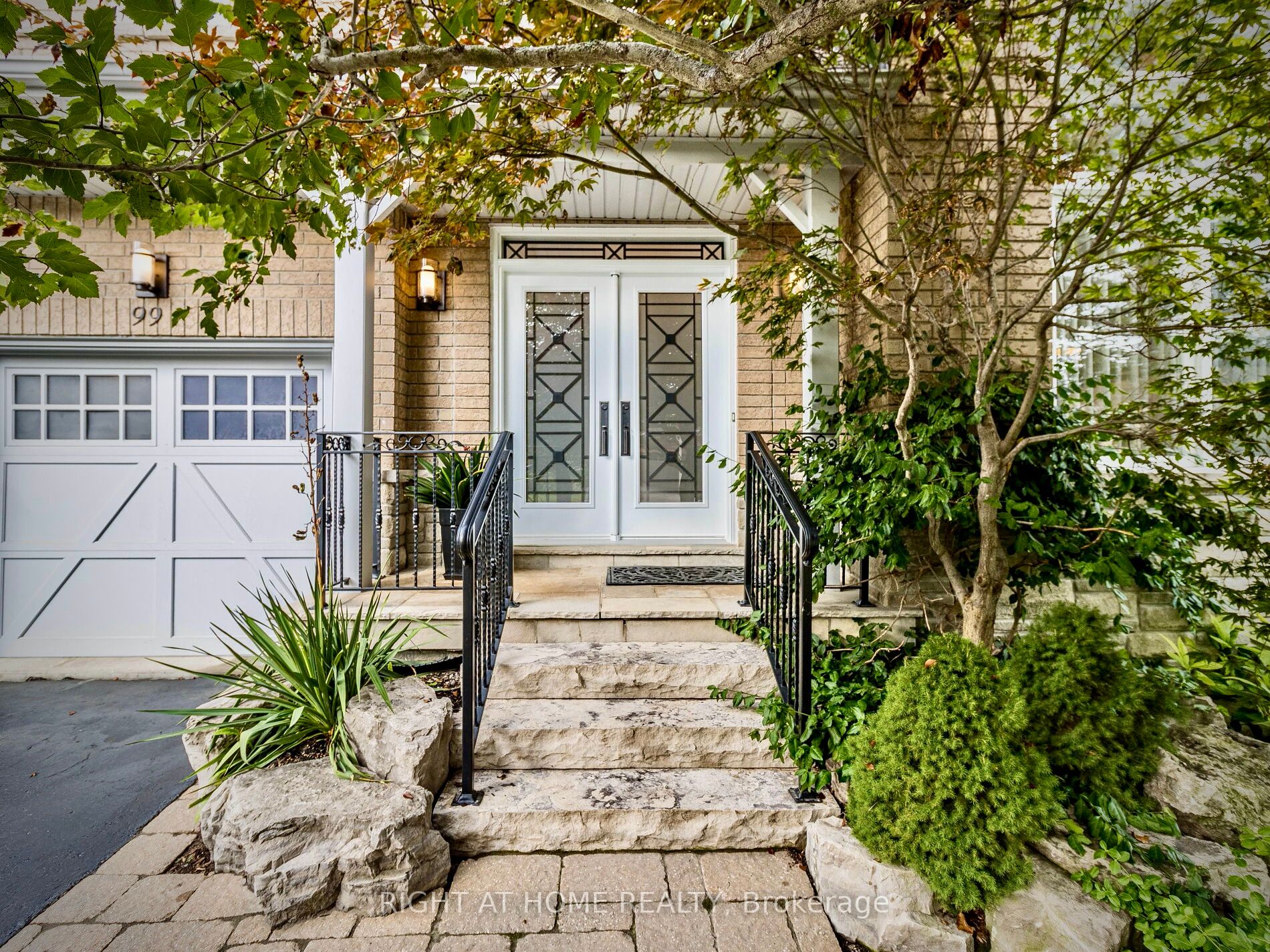 99 Deerhorn Crescent