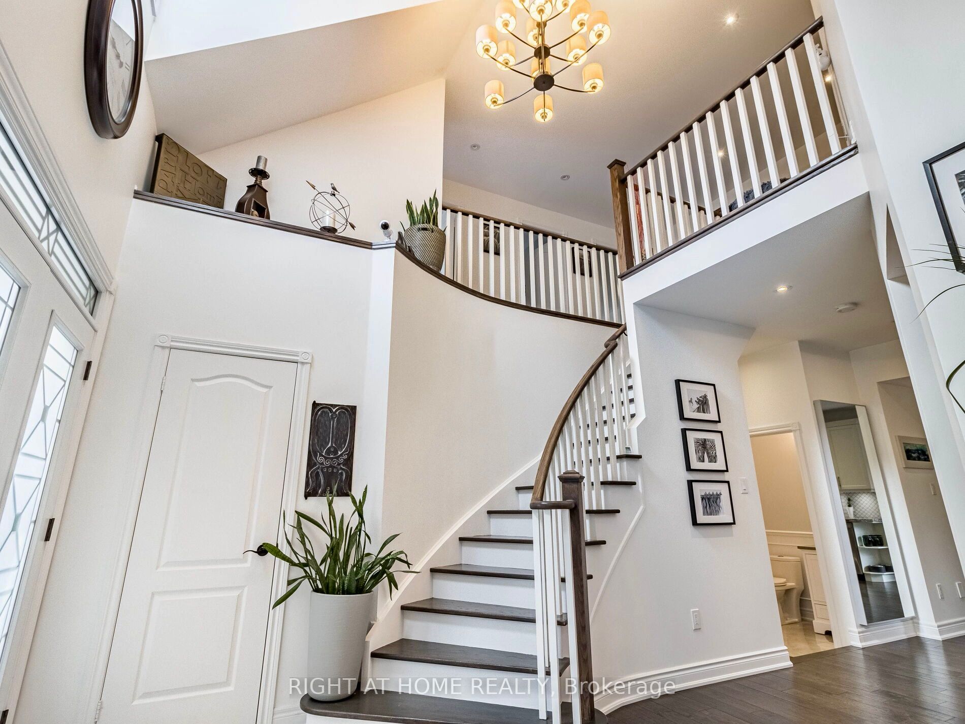 99 Deerhorn Crescent