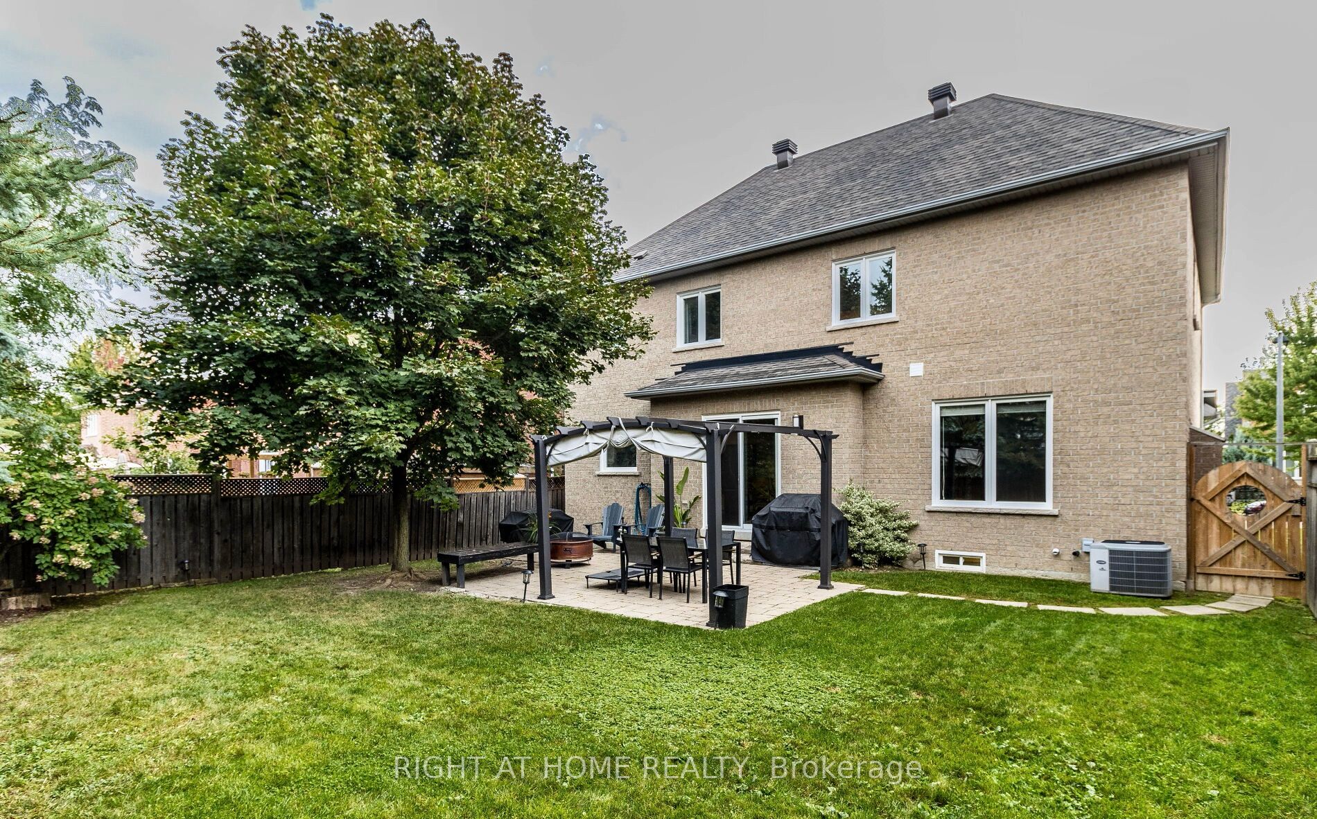 99 Deerhorn Crescent