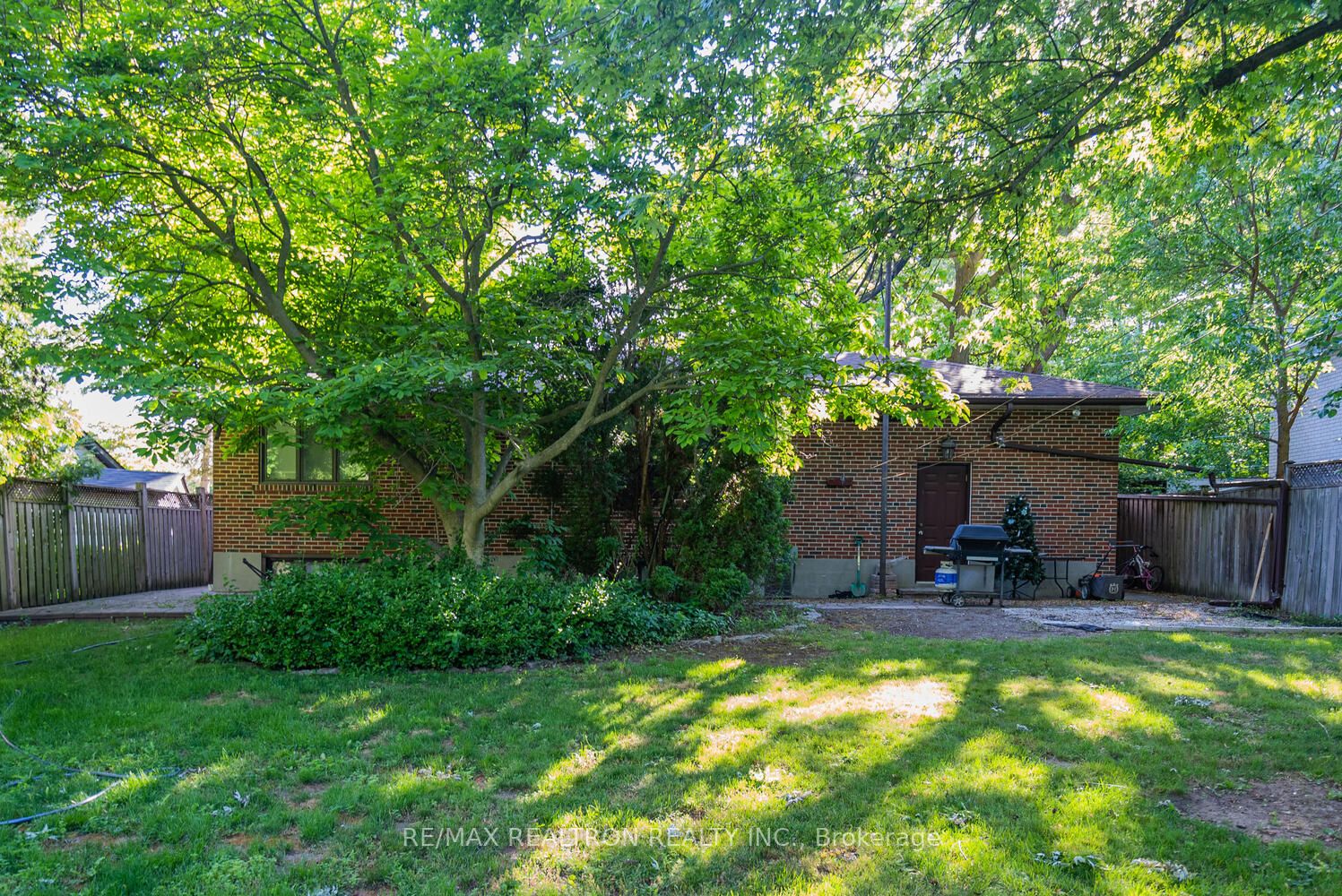 163 Henderson Ave